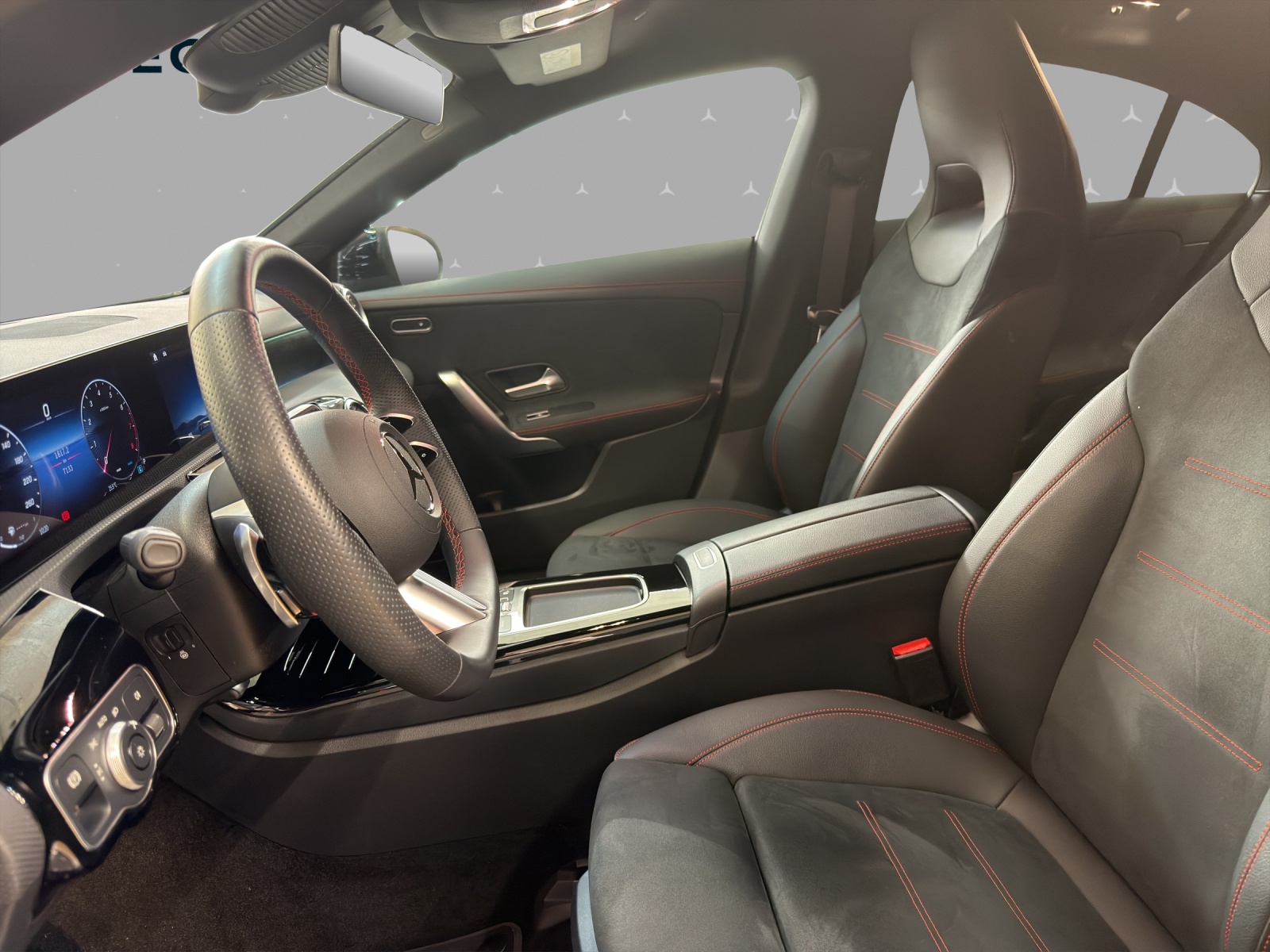 MERCEDES-BENZ CLA 200 - AMG / DISTRONIC / 360 Grad Kamera / Night-Paket-image-7