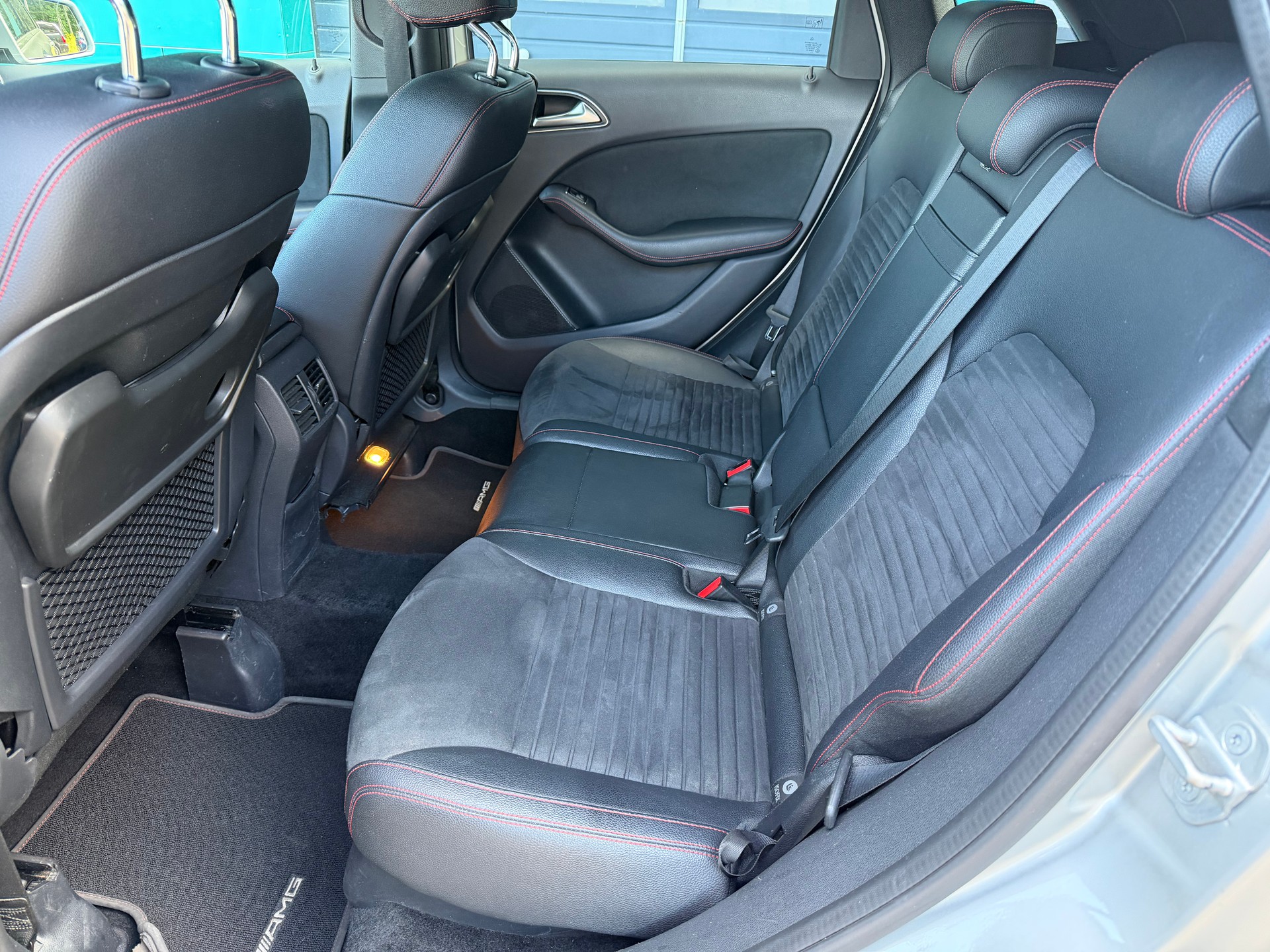 MERCEDES-BENZ B 200 CDI AMG Line-image-10