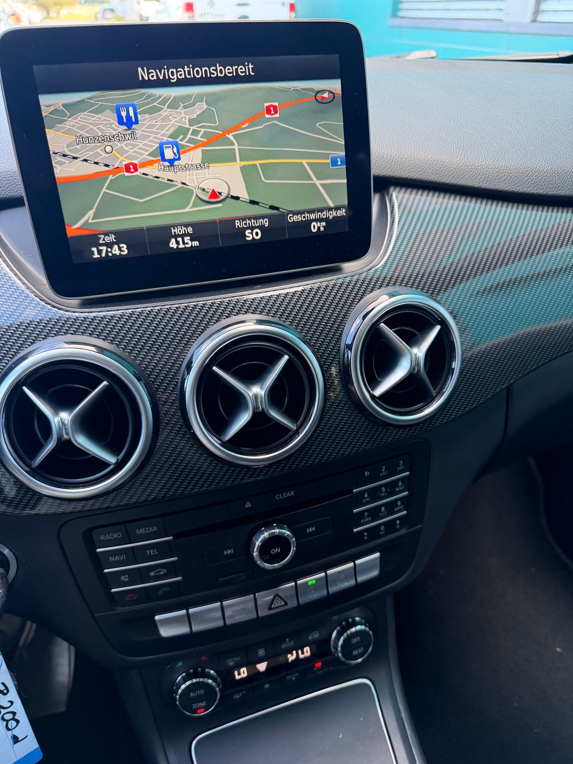 MERCEDES-BENZ B 200 CDI AMG Line-image-12