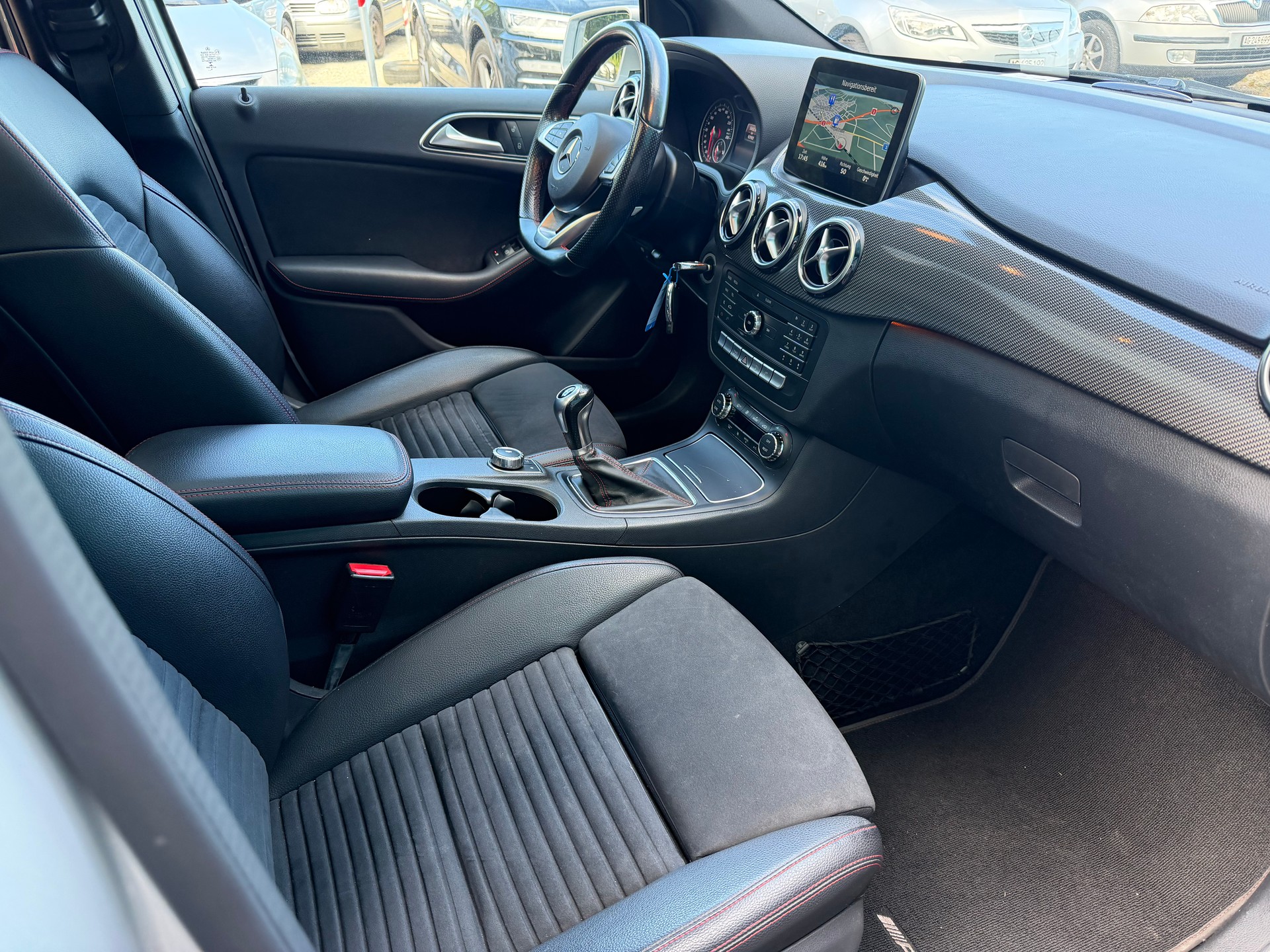 MERCEDES-BENZ B 200 CDI AMG Line-image-9