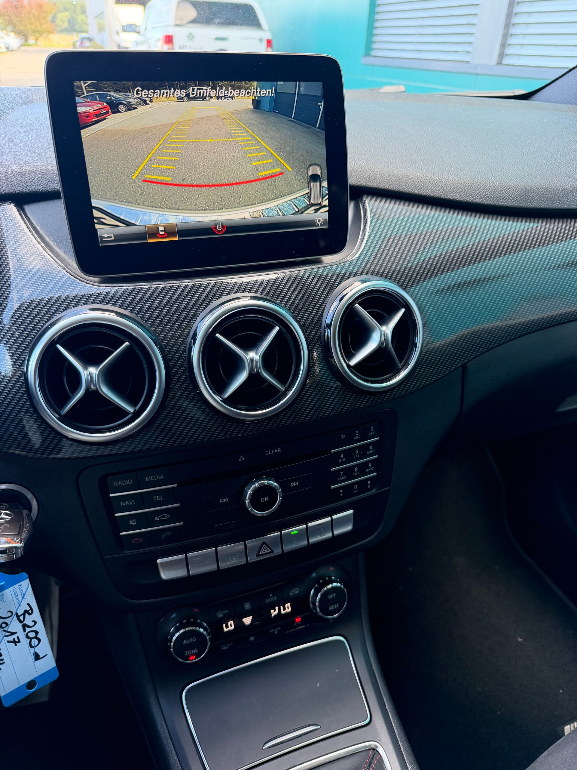 MERCEDES-BENZ B 200 CDI AMG Line-image-13