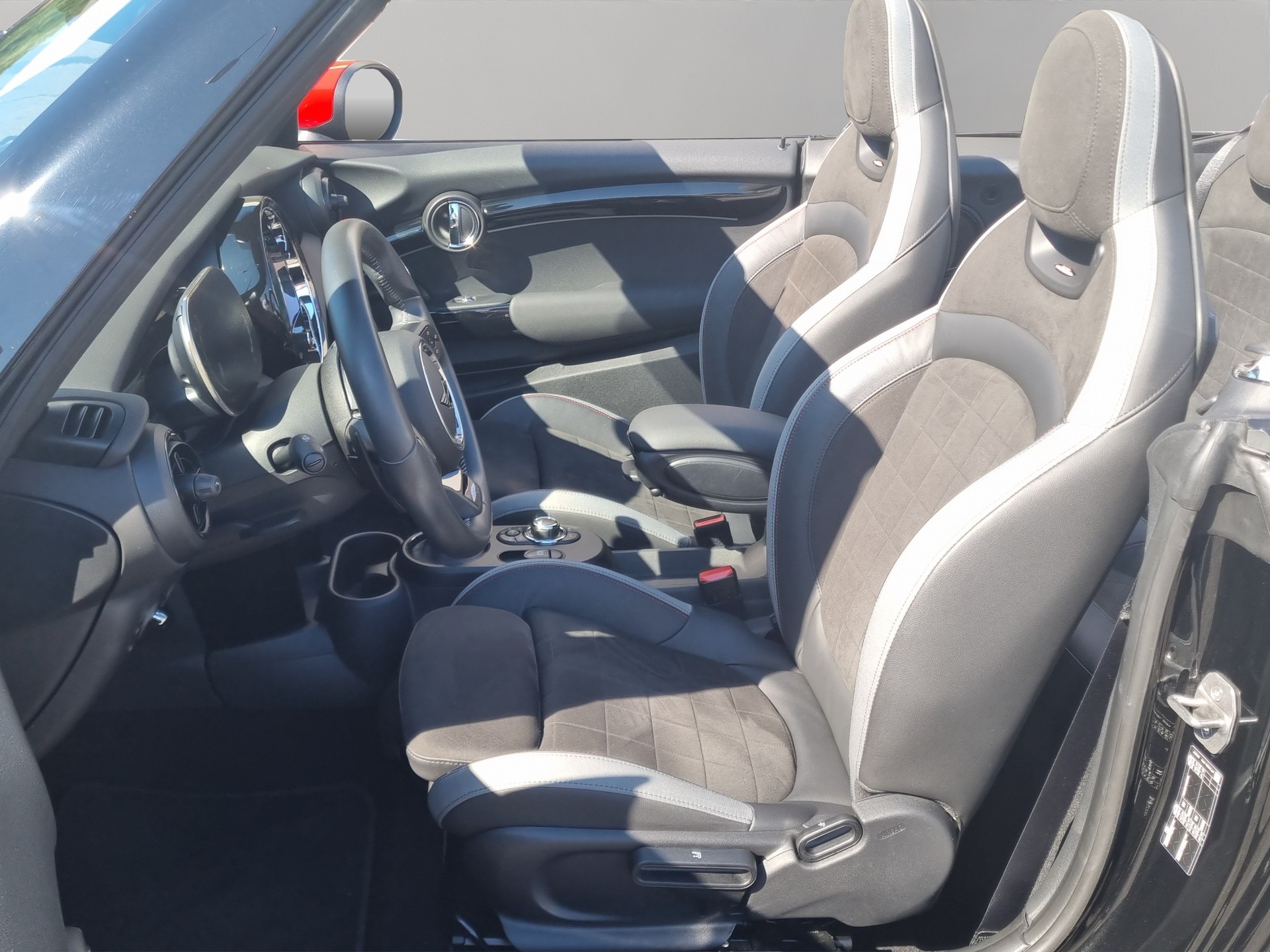 MINI Cooper John Cooper Works Cabriolet Steptronic-image-10