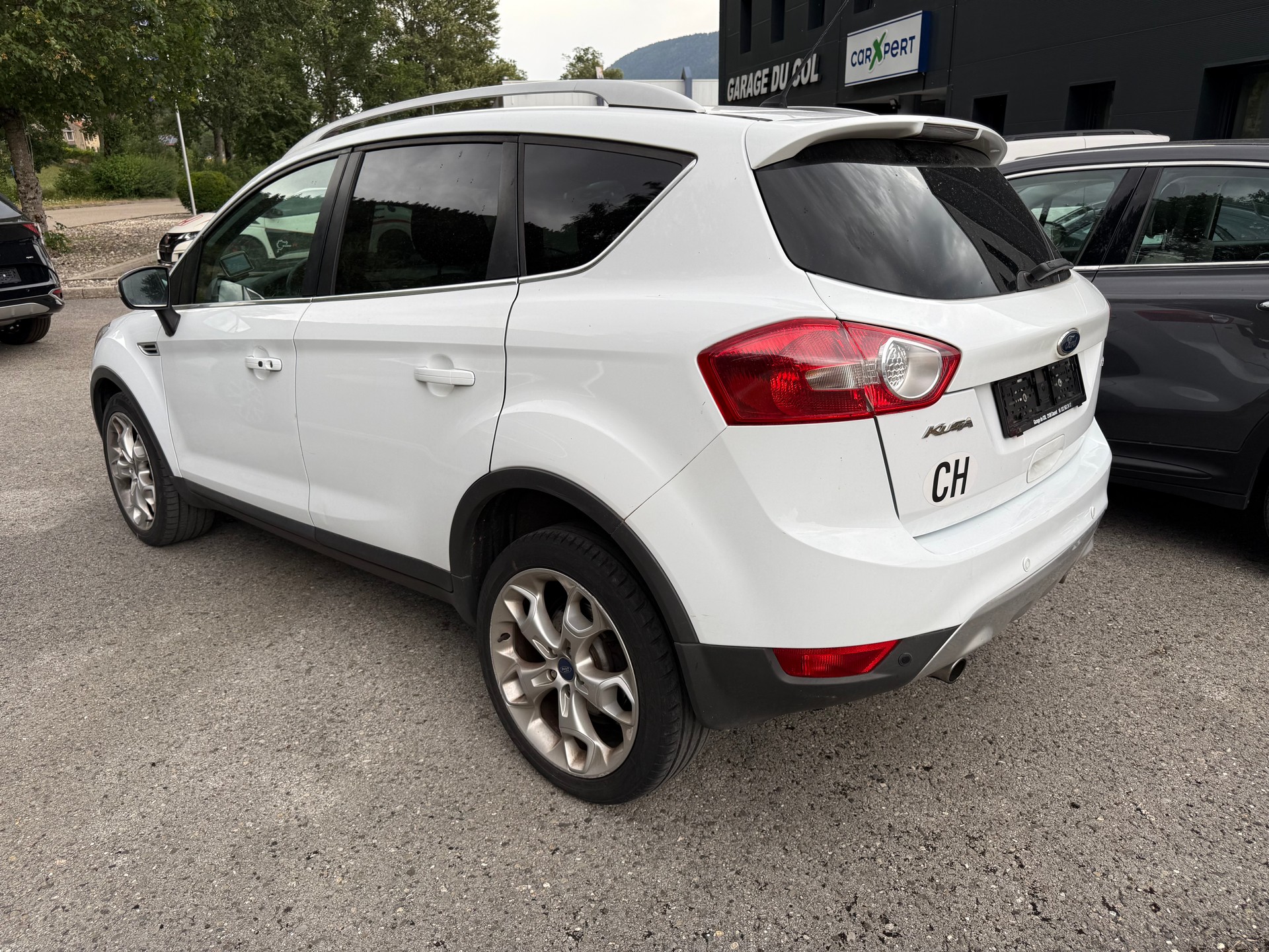 FORD Kuga 2.5 Turbo Titanium 4WD-image-3