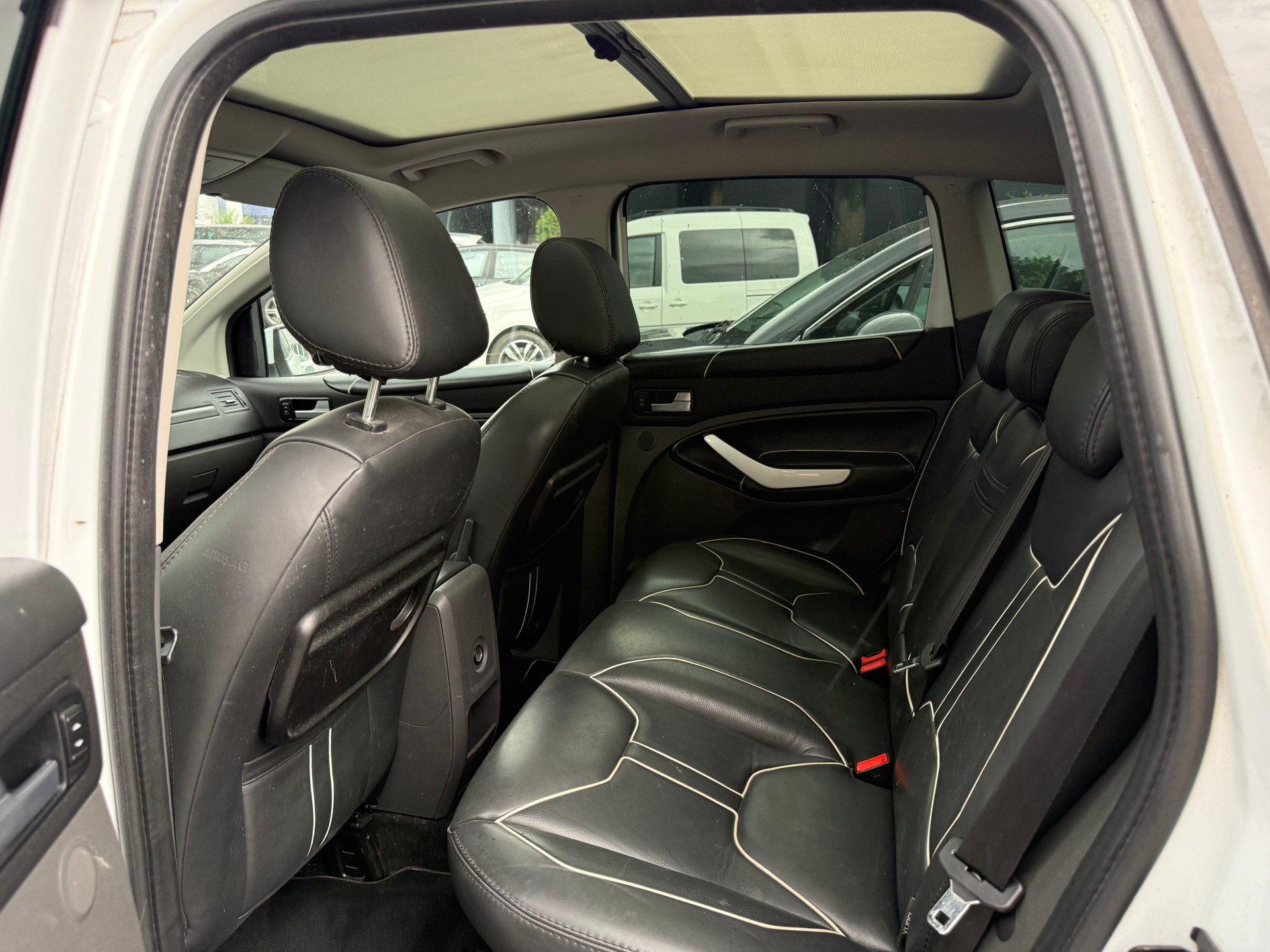 FORD Kuga 2.5 Turbo Titanium 4WD-image-5