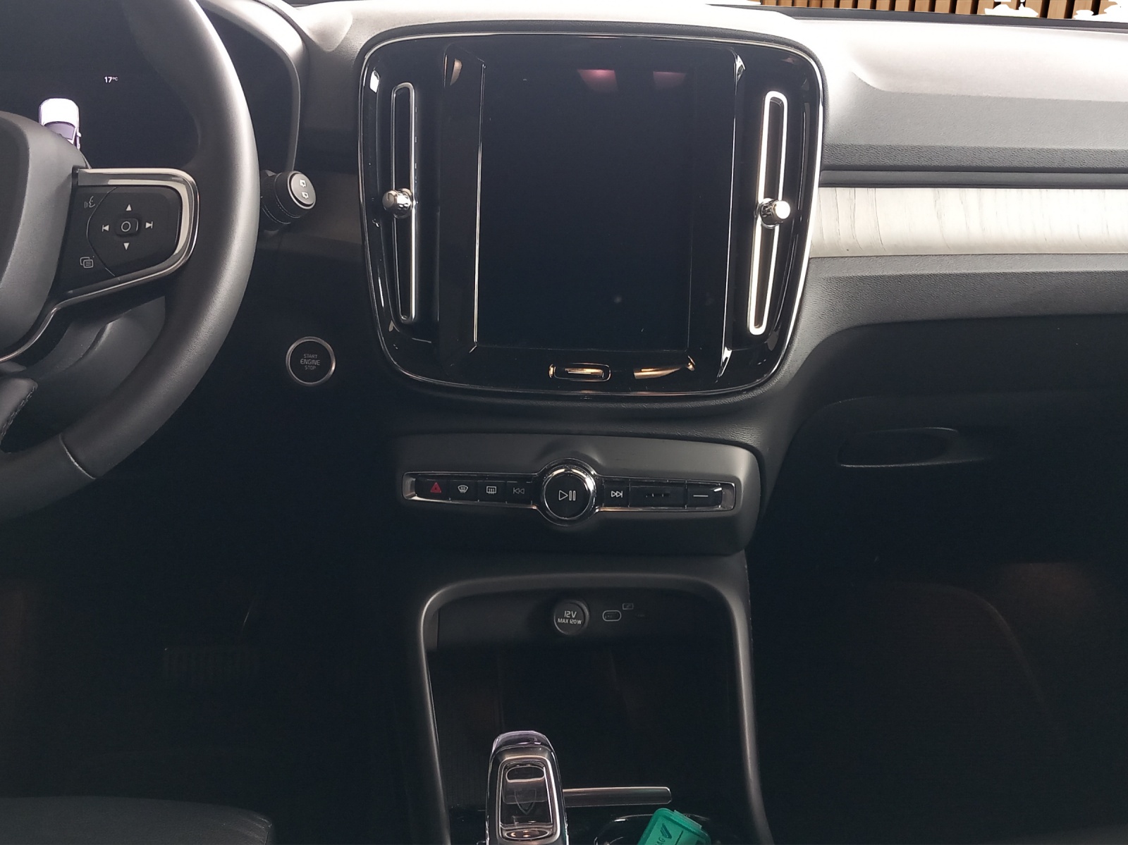 VOLVO XC40 2.0 B5 MH Ultimate Dark AWD-image-17
