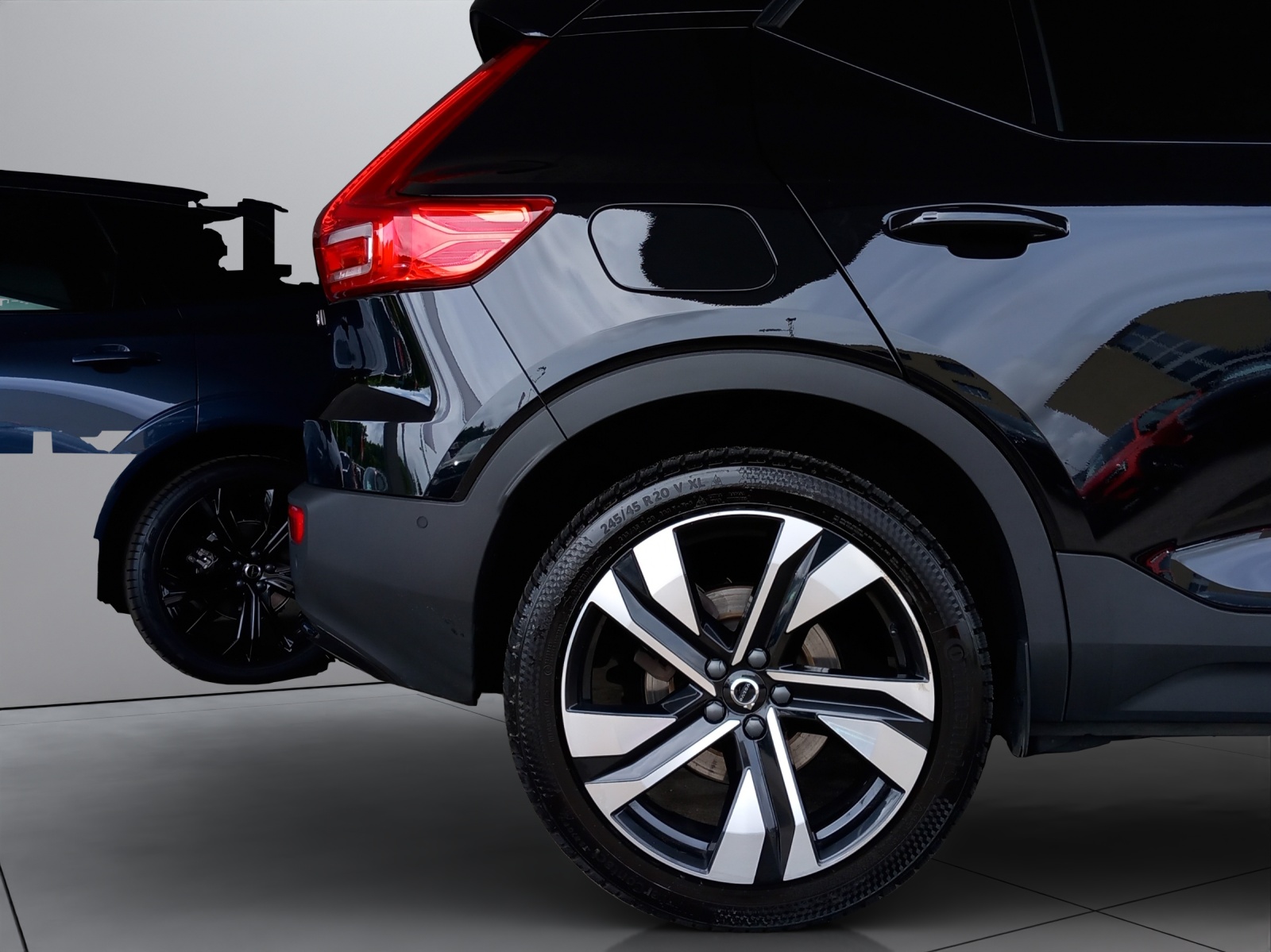 VOLVO XC40 2.0 B5 MH Ultimate Dark AWD-image-8