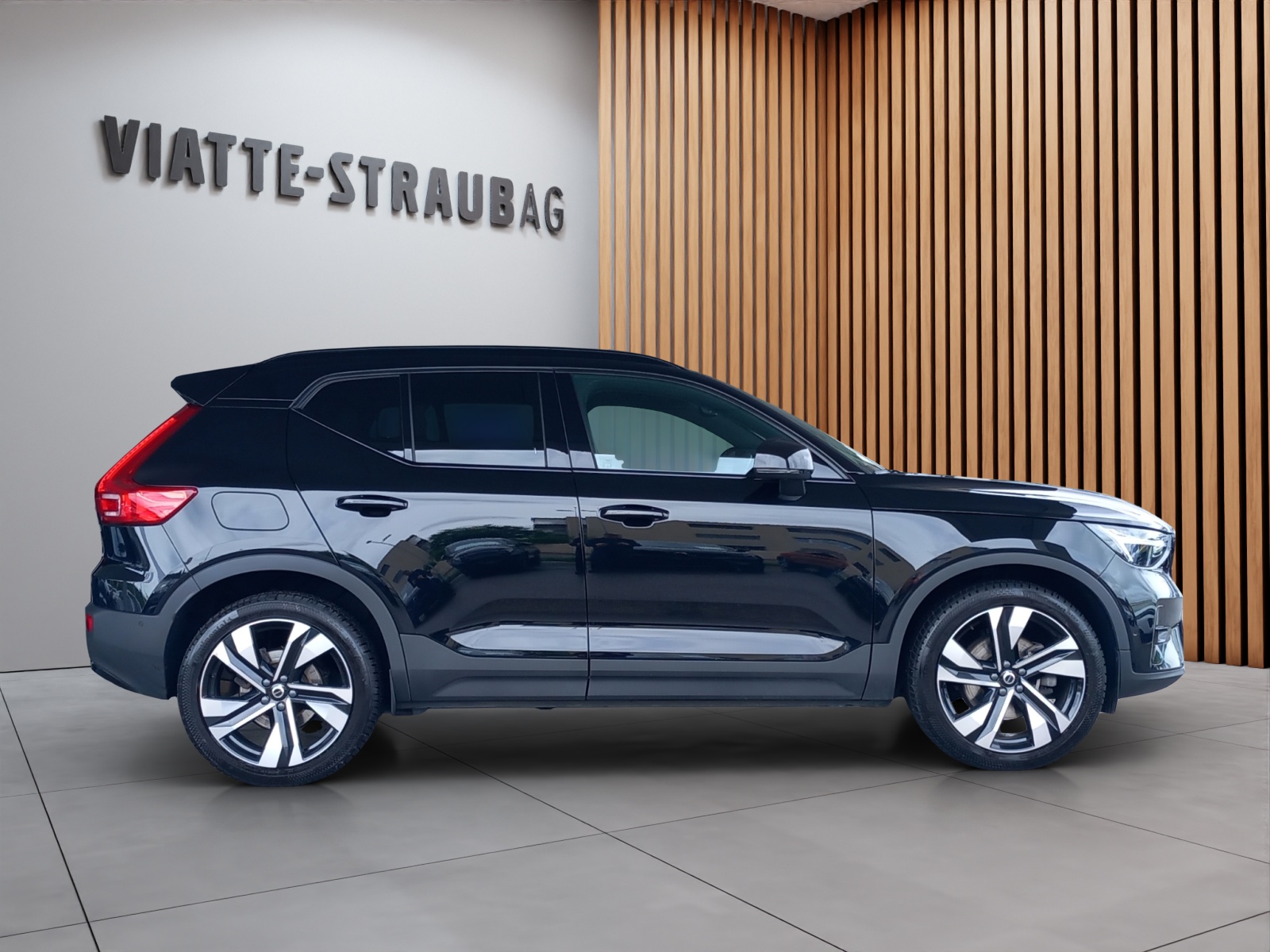 VOLVO XC40 2.0 B5 MH Ultimate Dark AWD-image-6