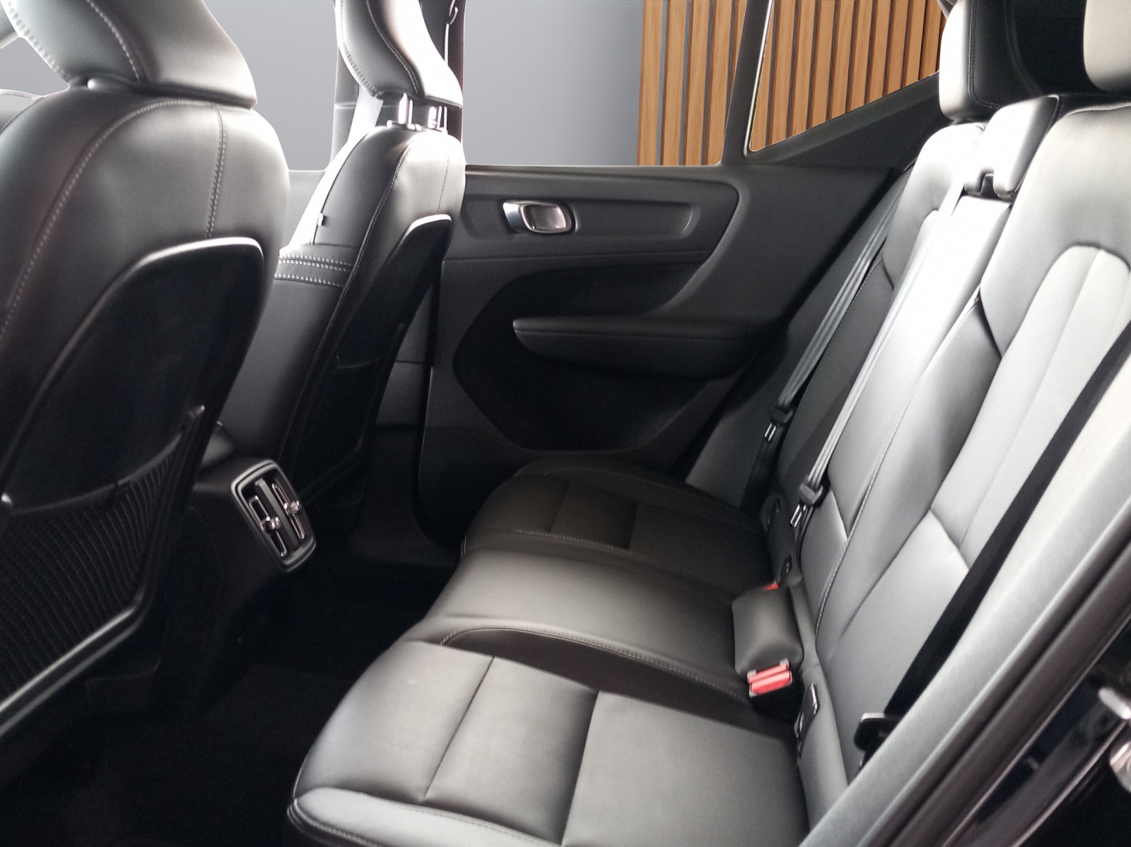 VOLVO XC40 2.0 B5 MH Ultimate Dark AWD-image-15