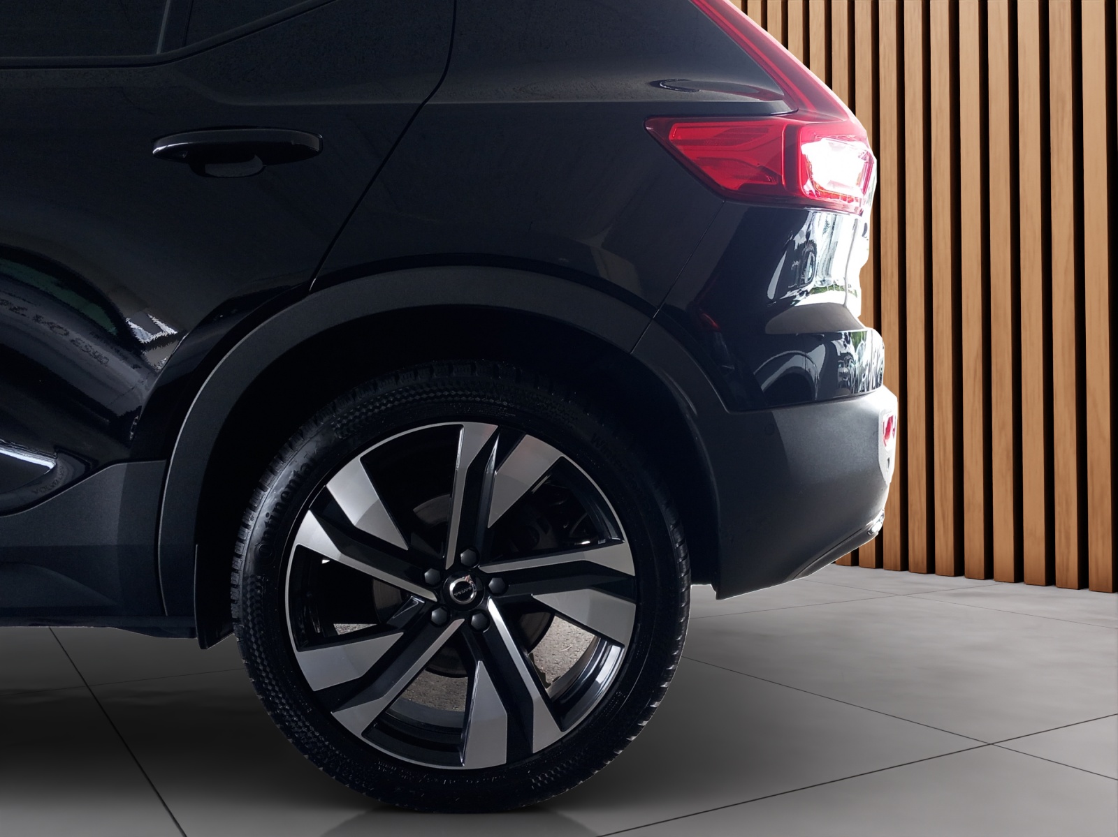 VOLVO XC40 2.0 B5 MH Ultimate Dark AWD-image-11