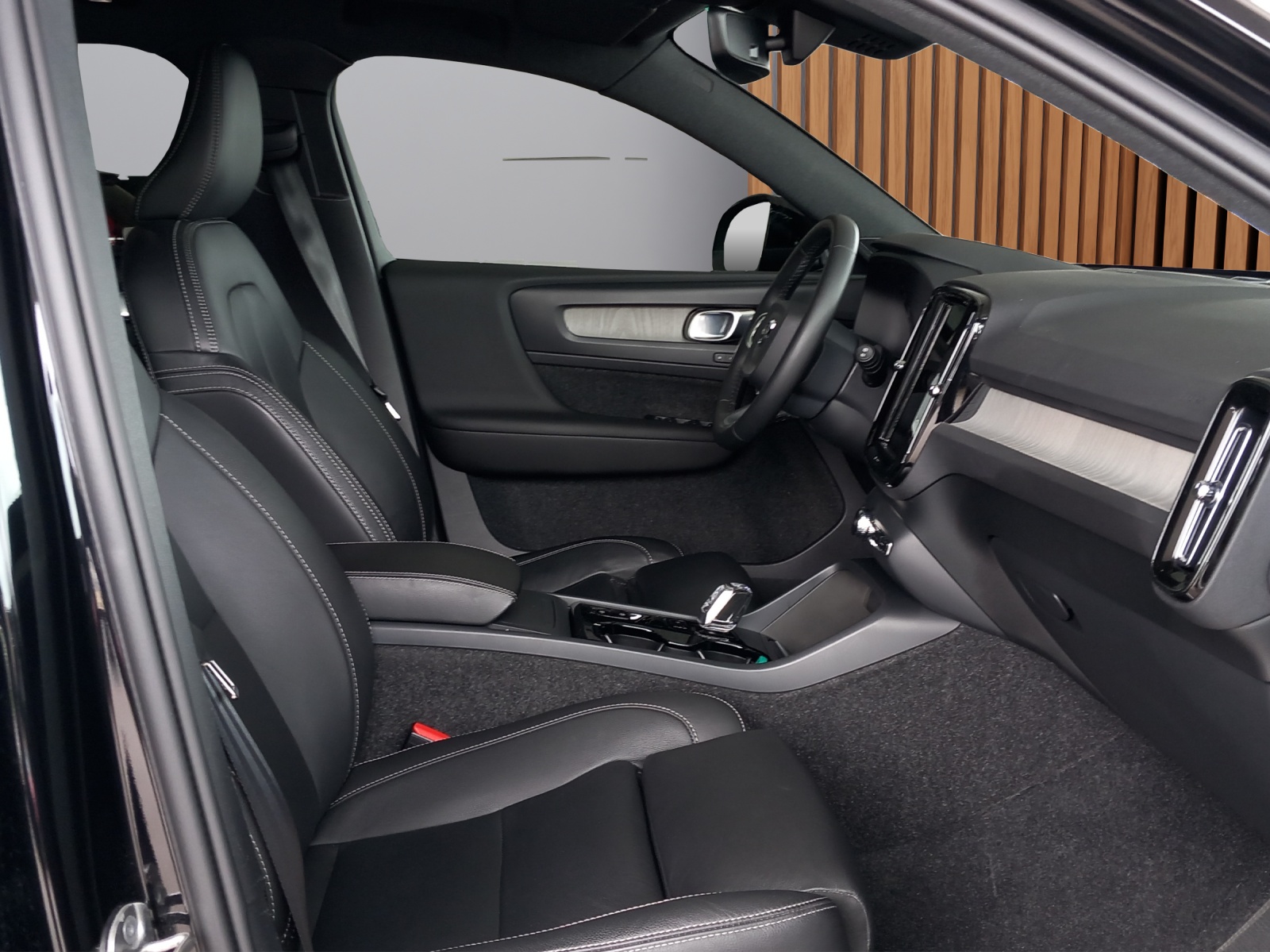 VOLVO XC40 2.0 B5 MH Ultimate Dark AWD-image-13