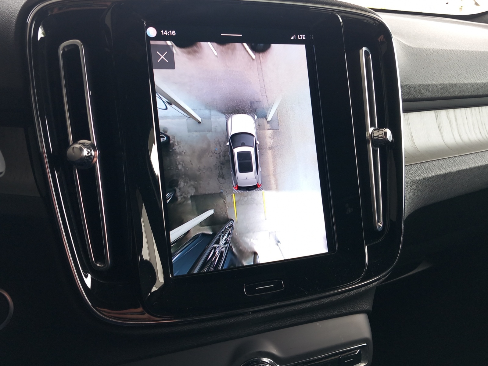 VOLVO XC40 2.0 B5 MH Ultimate Dark AWD-image-19