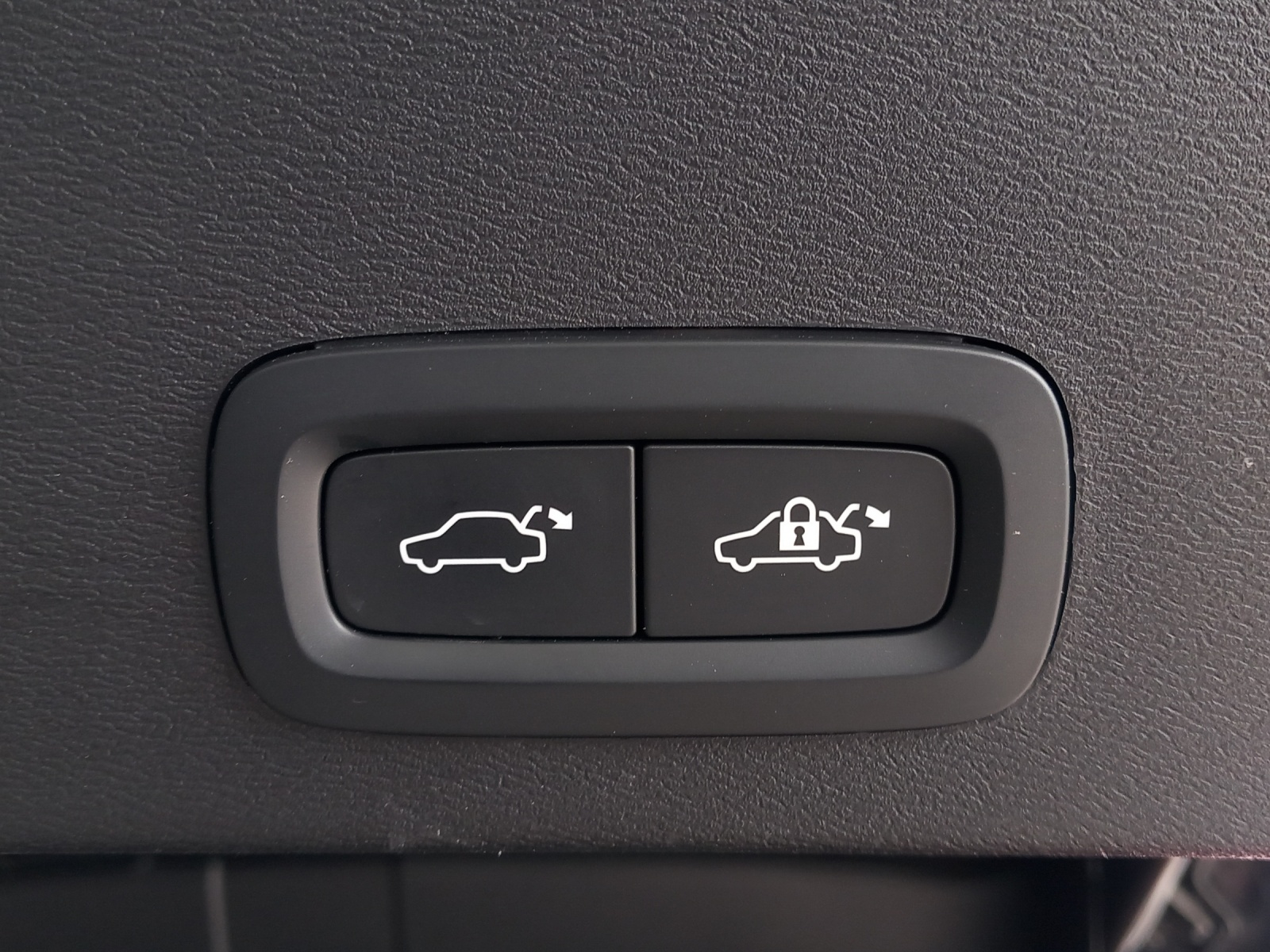 VOLVO XC40 2.0 B5 MH Ultimate Dark AWD-image-26