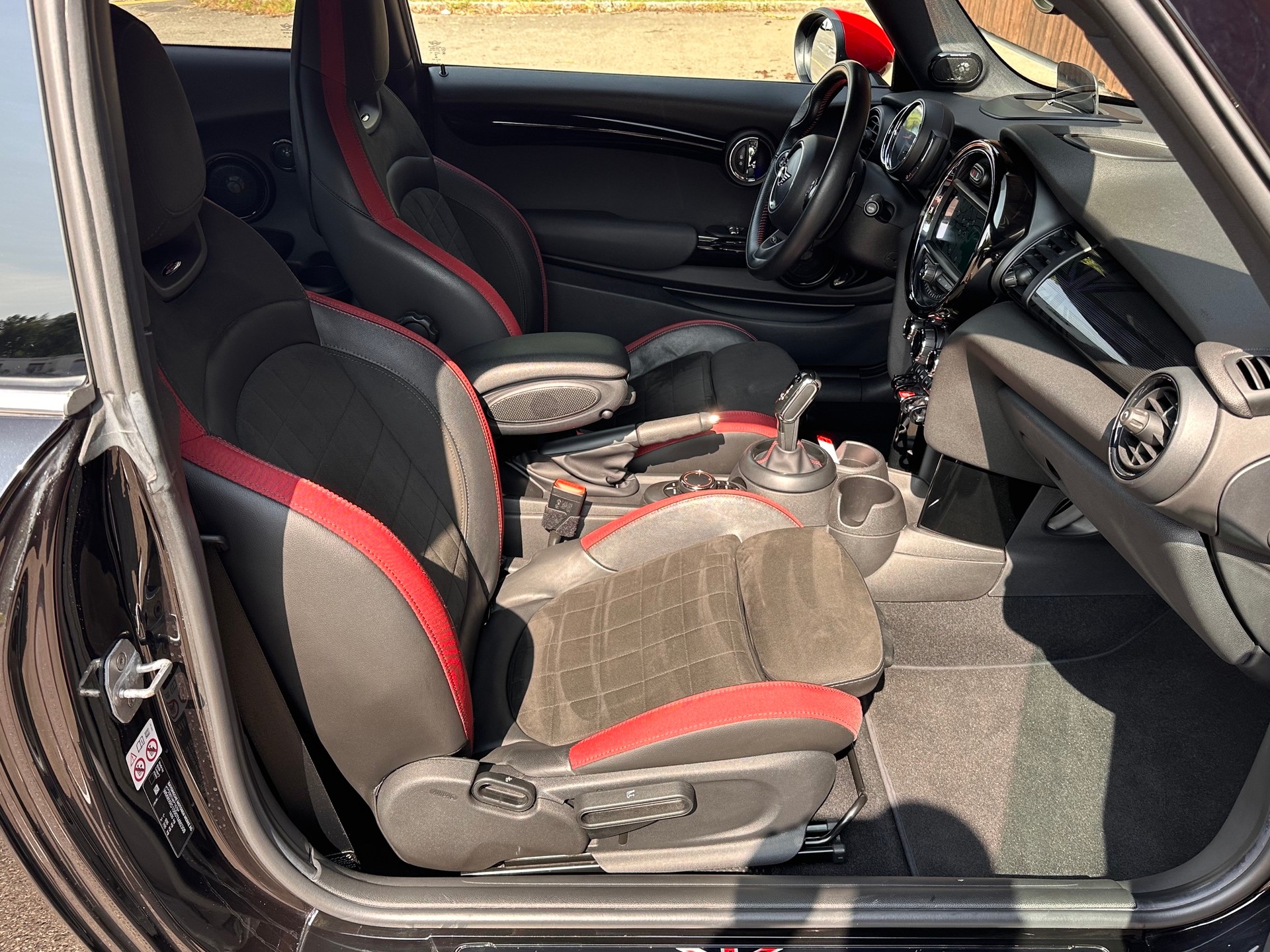 MINI Cooper King's Cross Steptronic DKG John Cooper Works-image-14