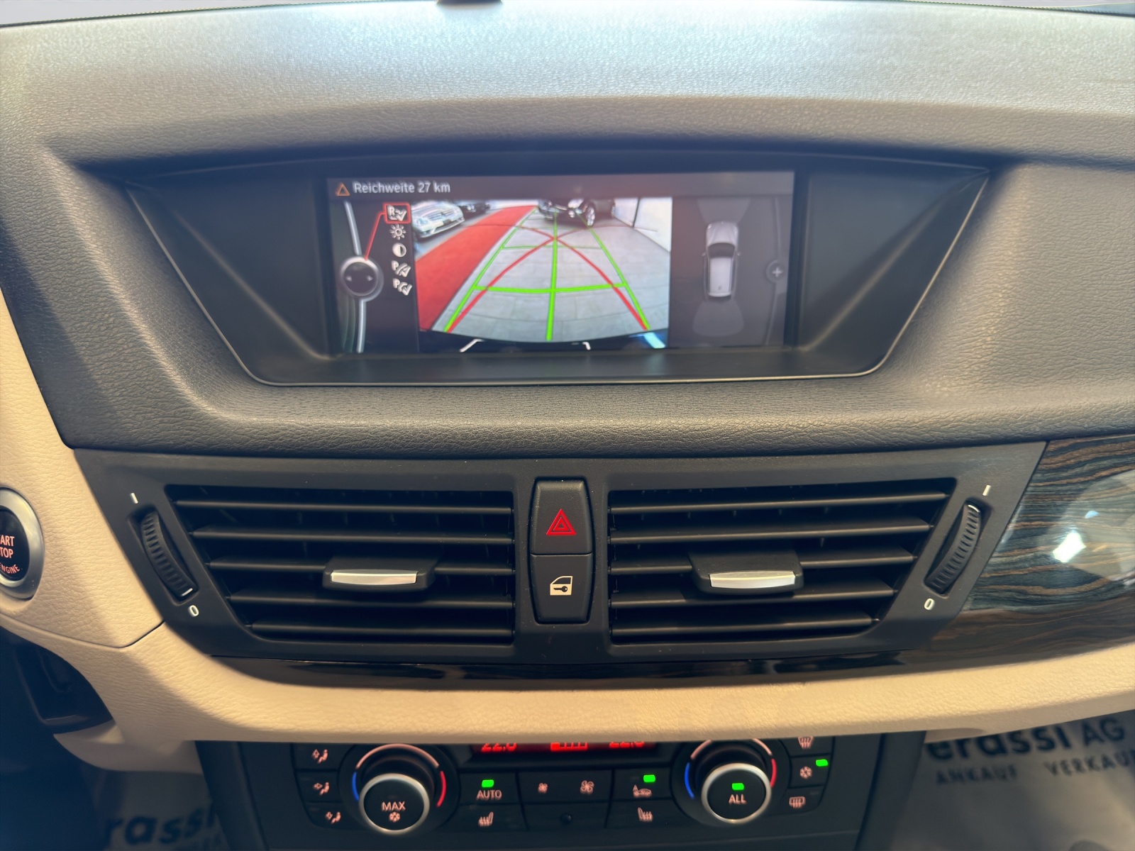 BMW X1 xDrive 28i Steptronic-image-17