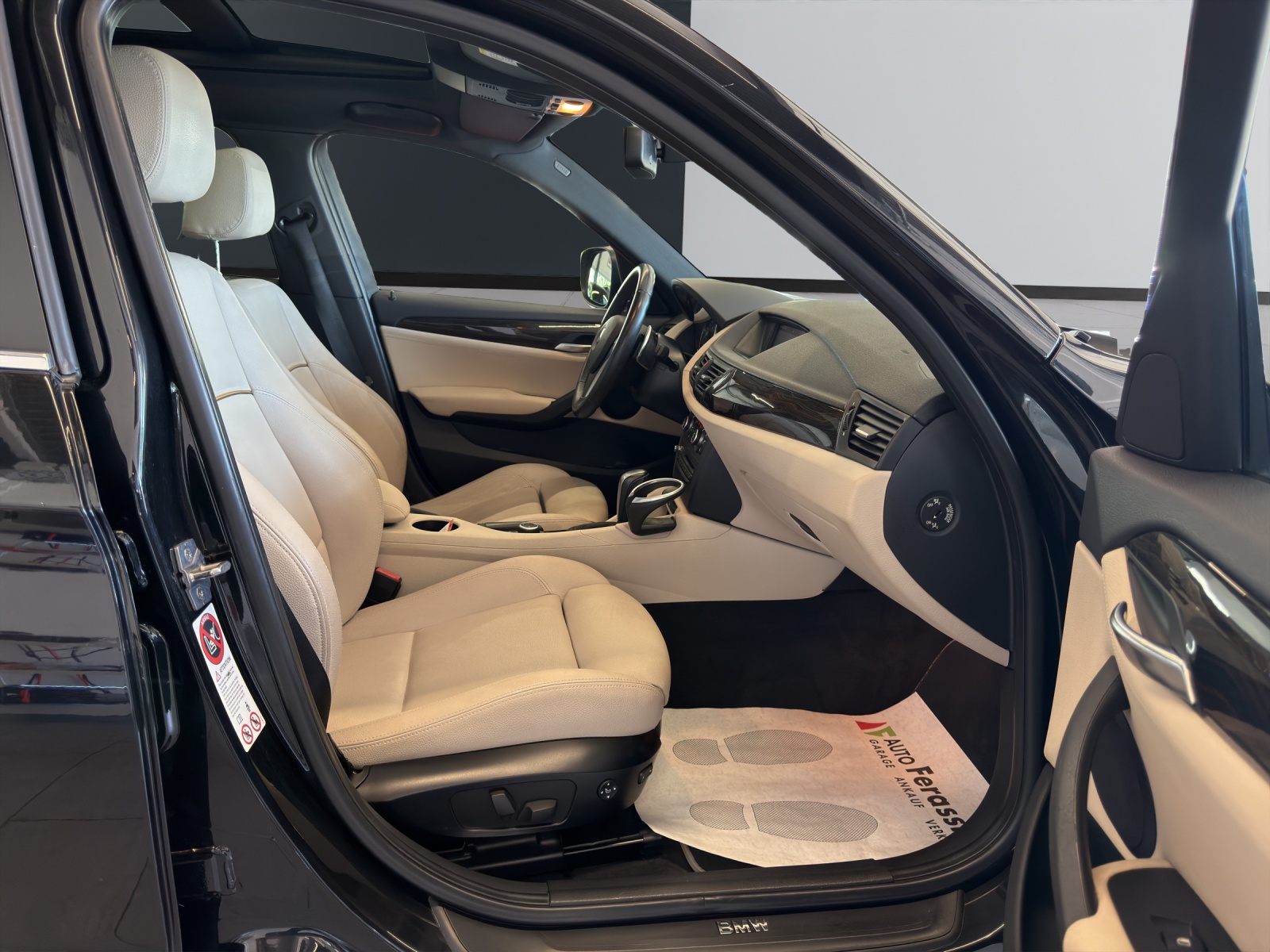 BMW X1 xDrive 28i Steptronic-image-22