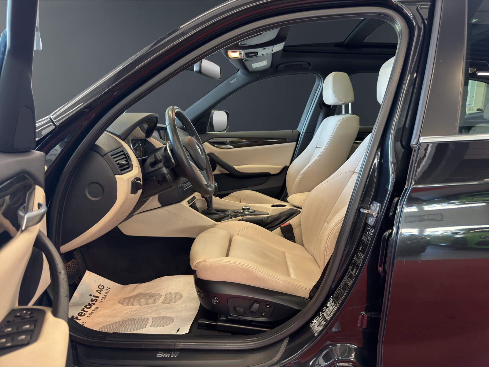 BMW X1 xDrive 28i Steptronic-image-21