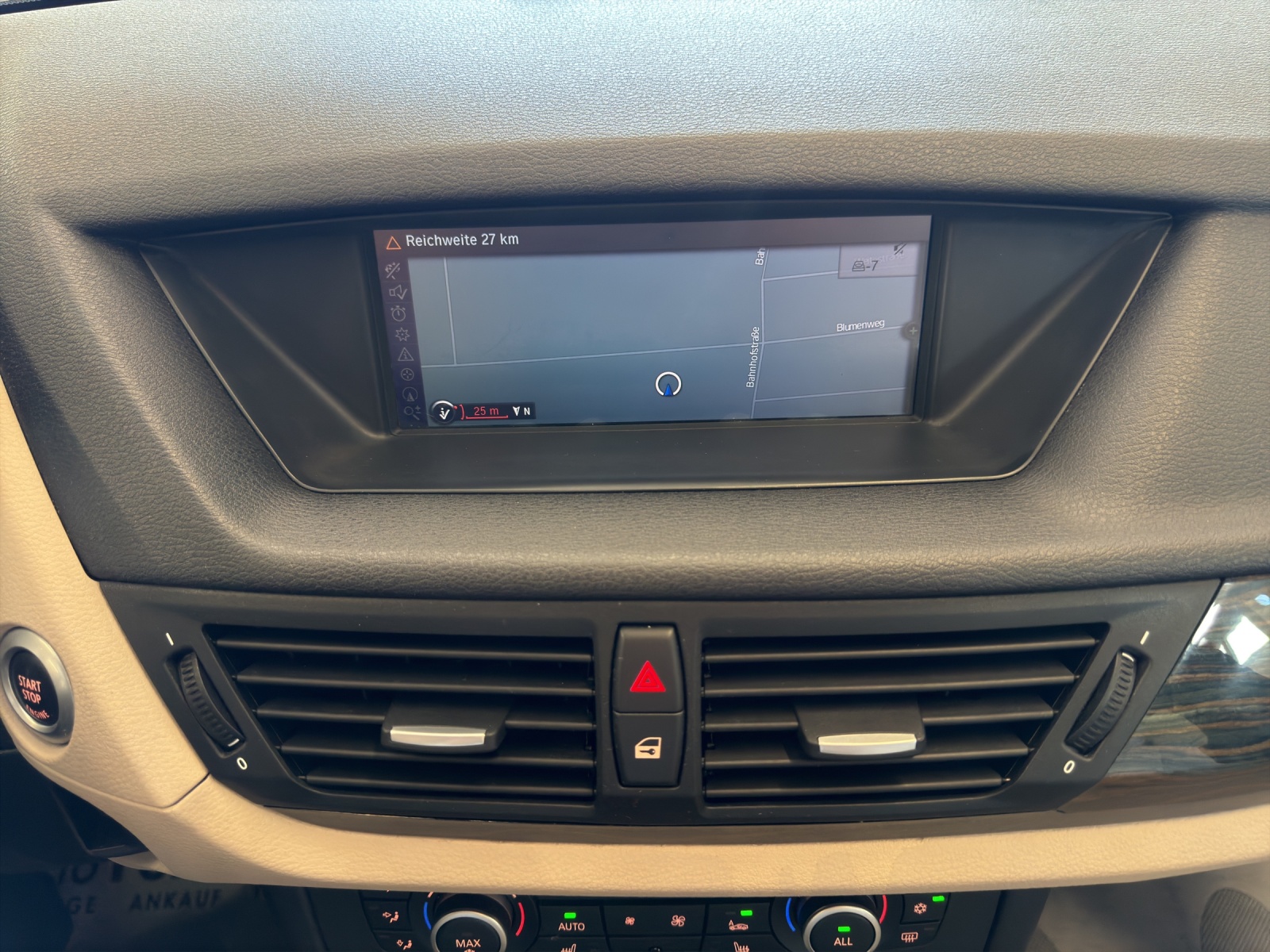 BMW X1 xDrive 28i Steptronic-image-16