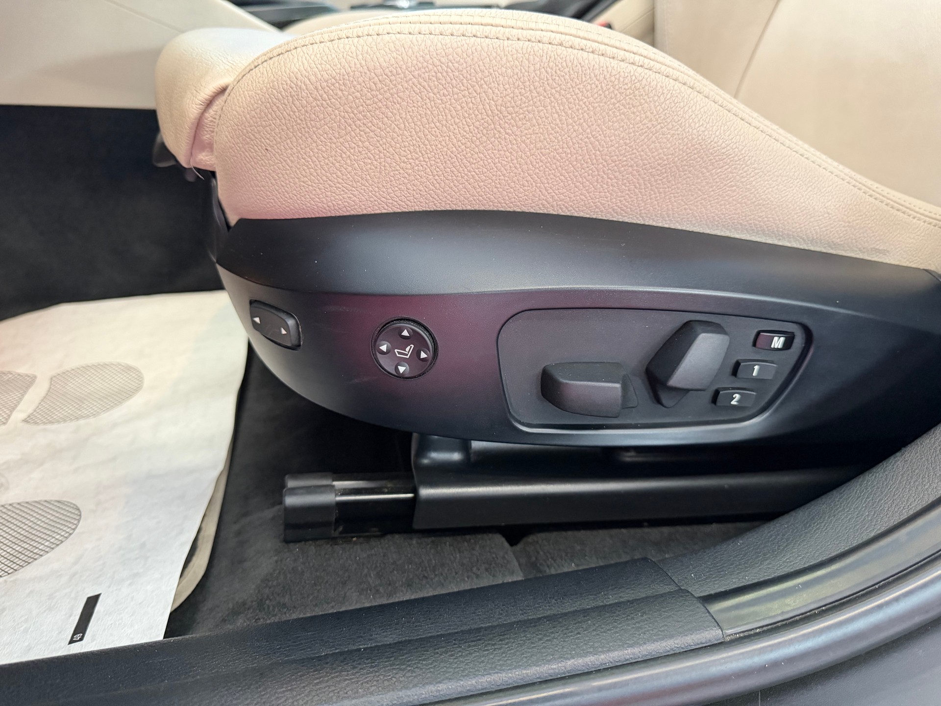 BMW X1 xDrive 28i Steptronic-image-28