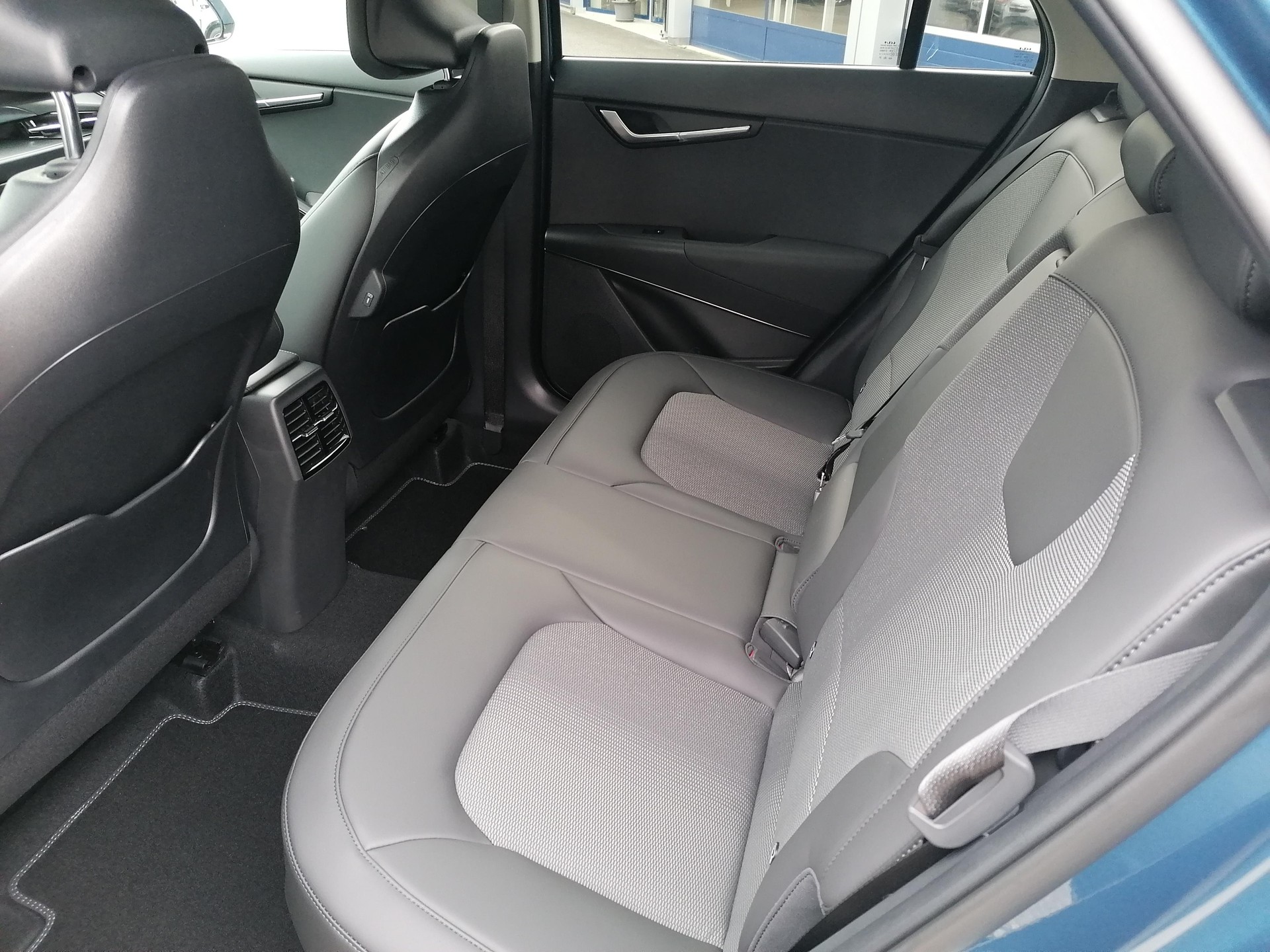 KIA Niro 1.6 GDi Hybrid Power Edition-image-9