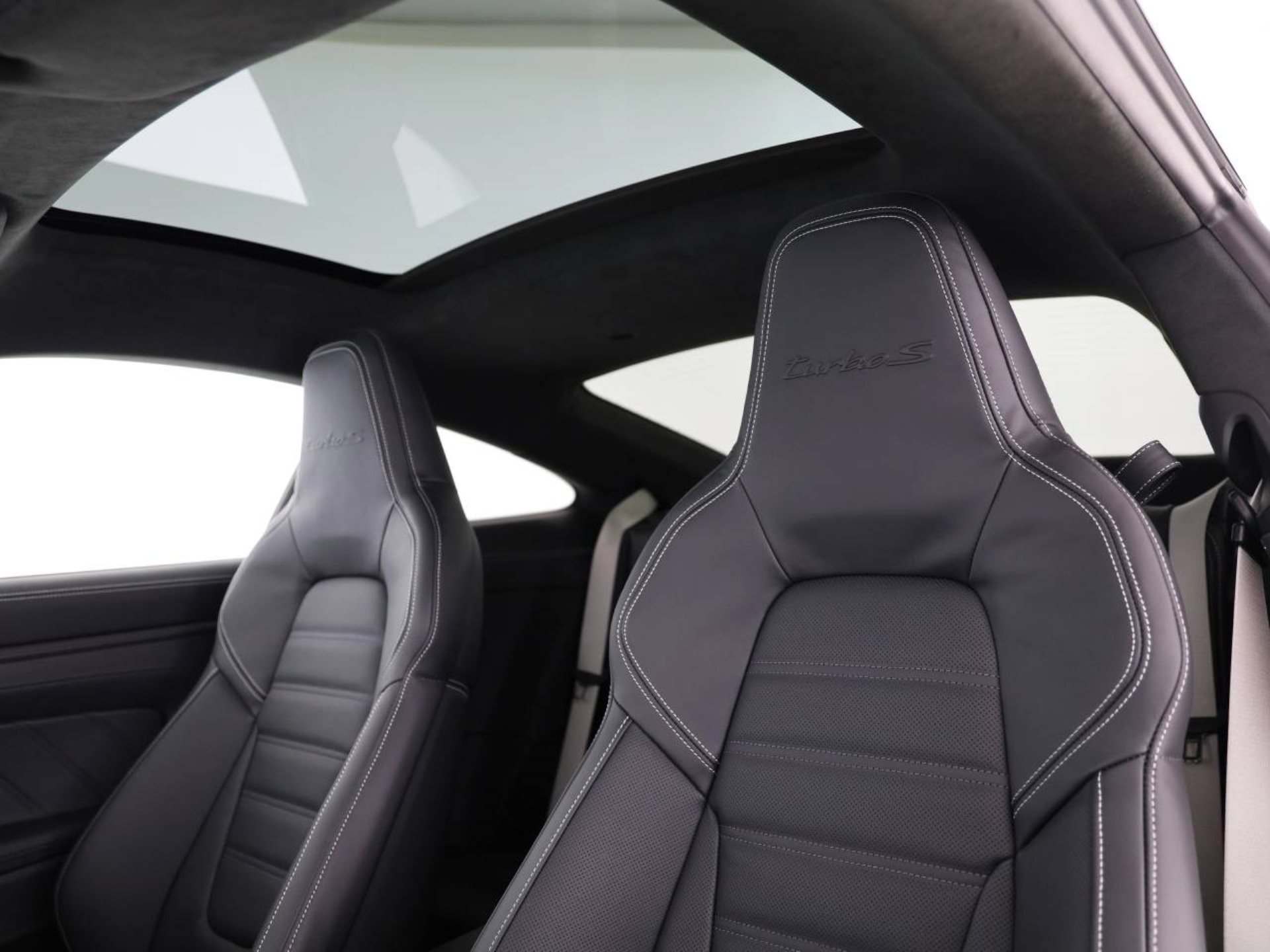 PORSCHE 911 Turbo S-image-16