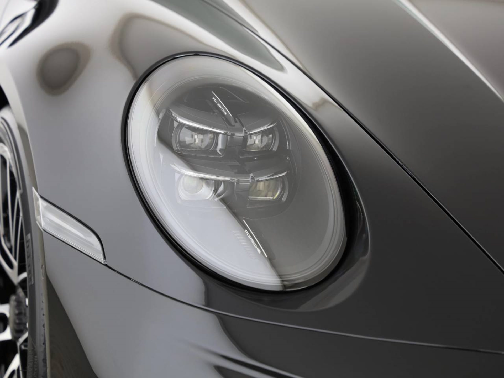 PORSCHE 911 Turbo S-image-8