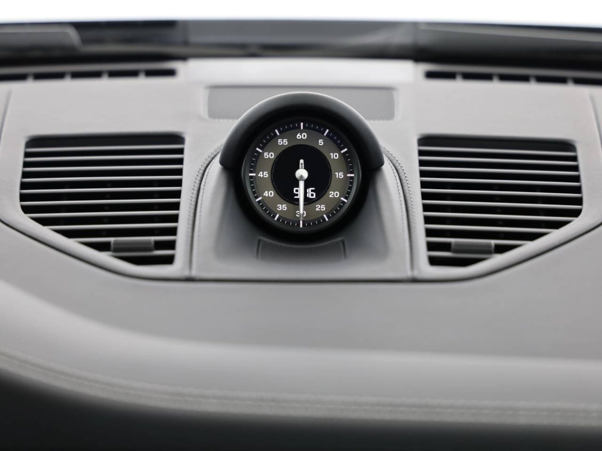 PORSCHE 911 Turbo S-image-11