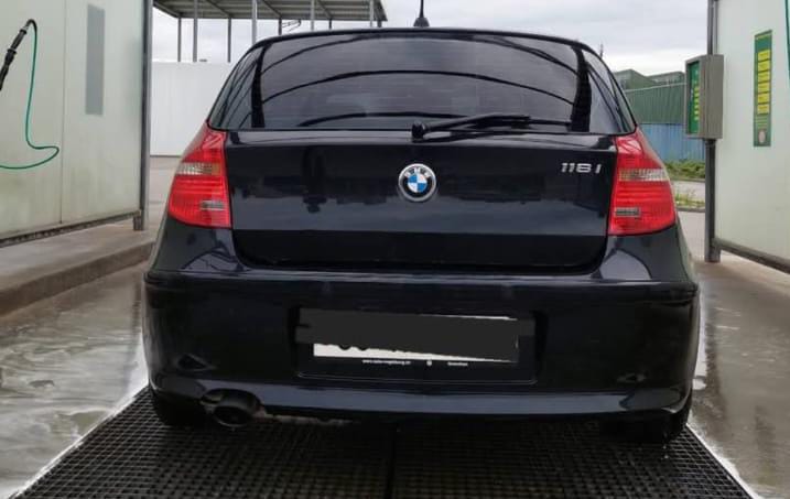 BMW 116i-image-1