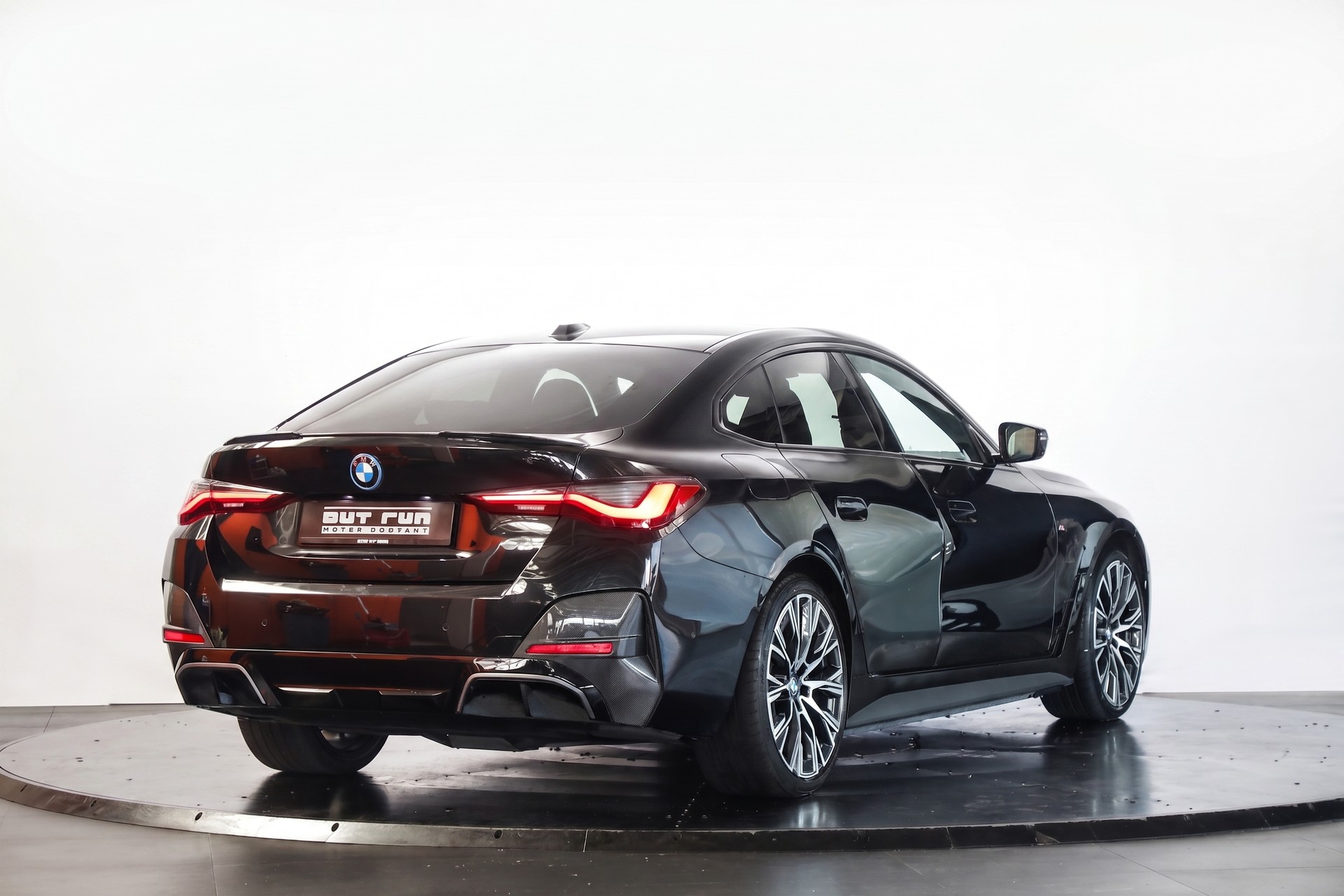 BMW i4 M50-image-5