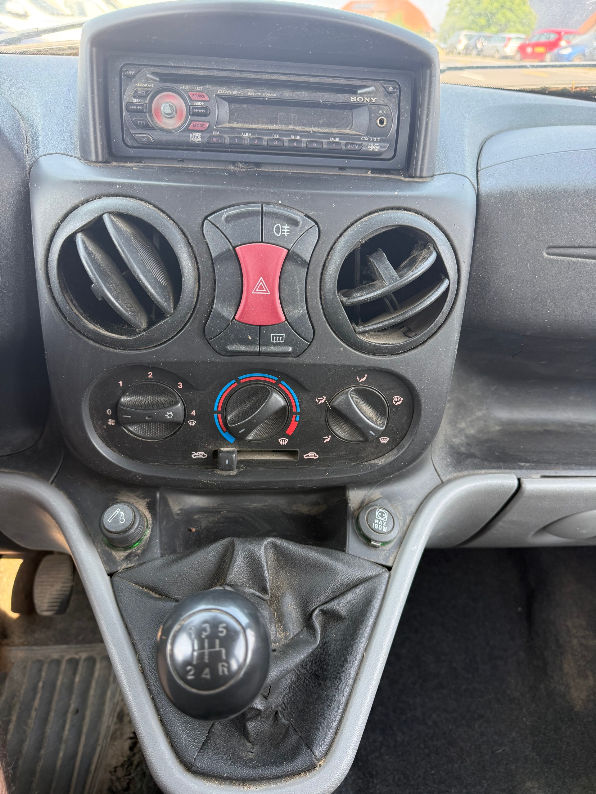FIAT Doblò 1.9 JTD eMusica-image-7