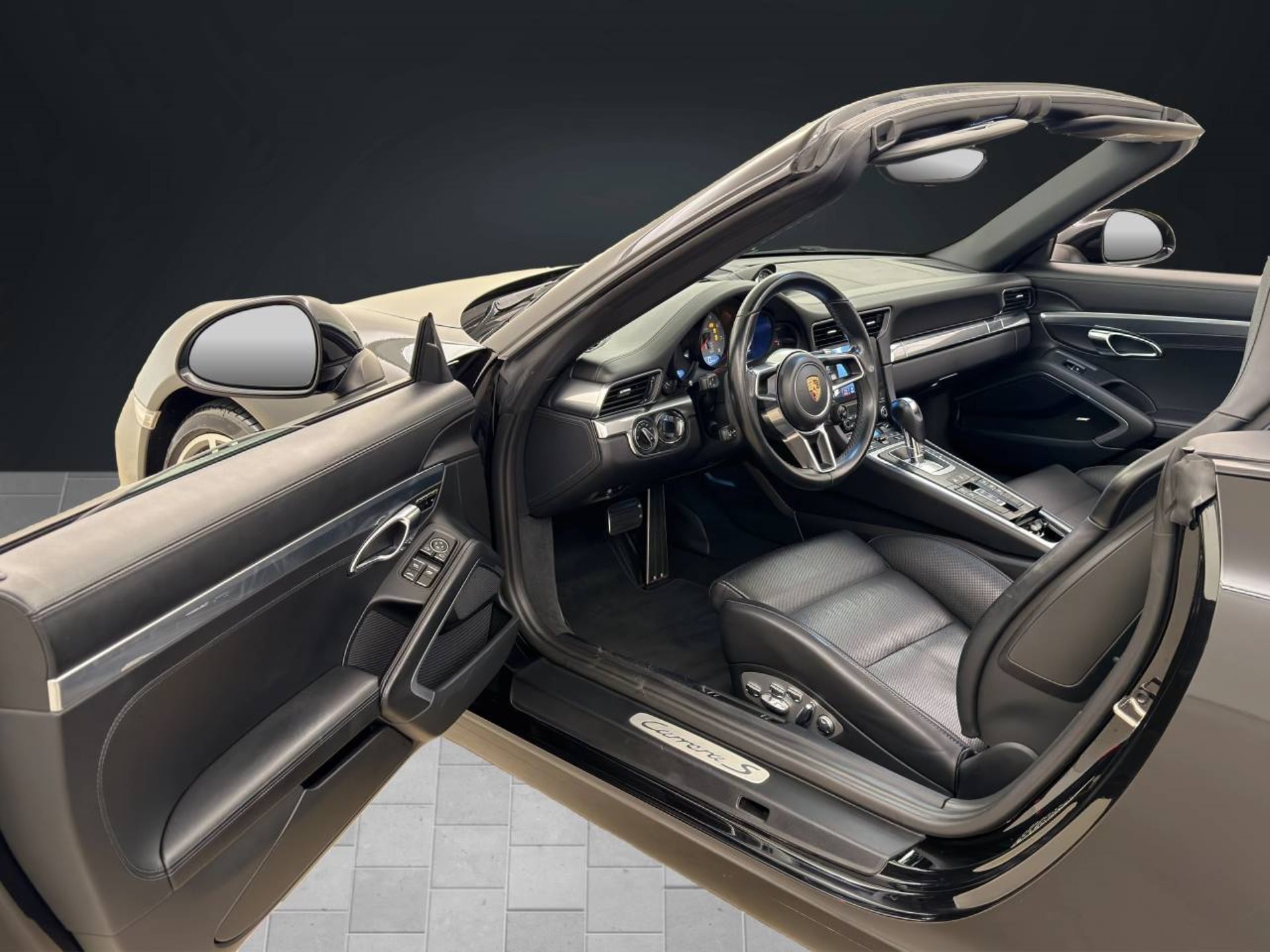 PORSCHE 911 Carrera S Cabriolet-image-3