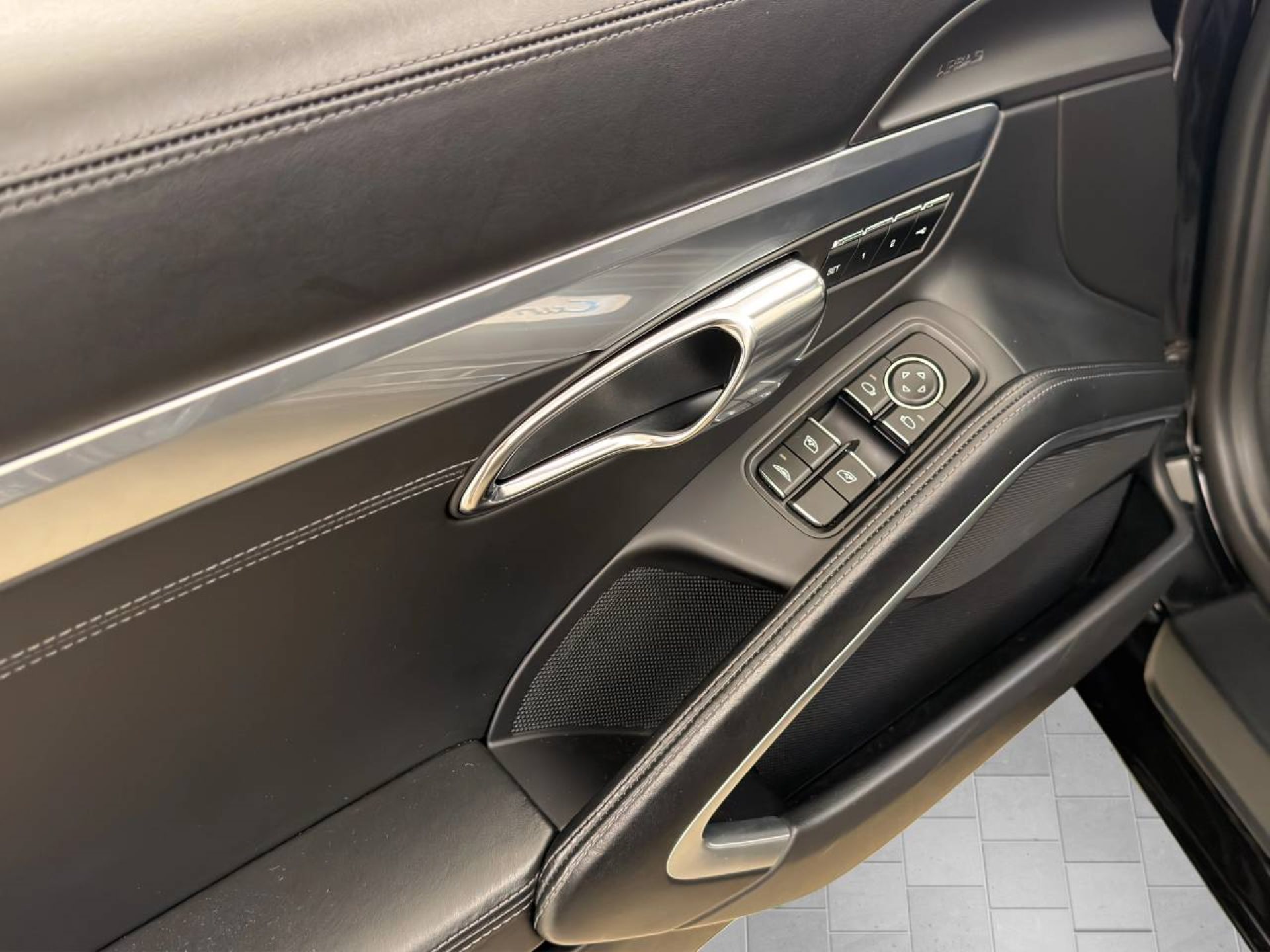 PORSCHE 911 Carrera S Cabriolet-image-18