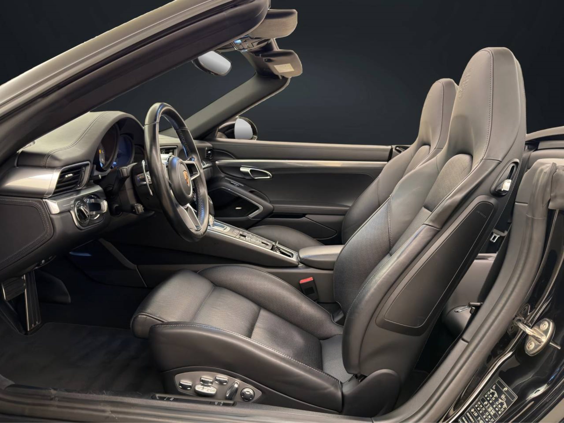 PORSCHE 911 Carrera S Cabriolet-image-4