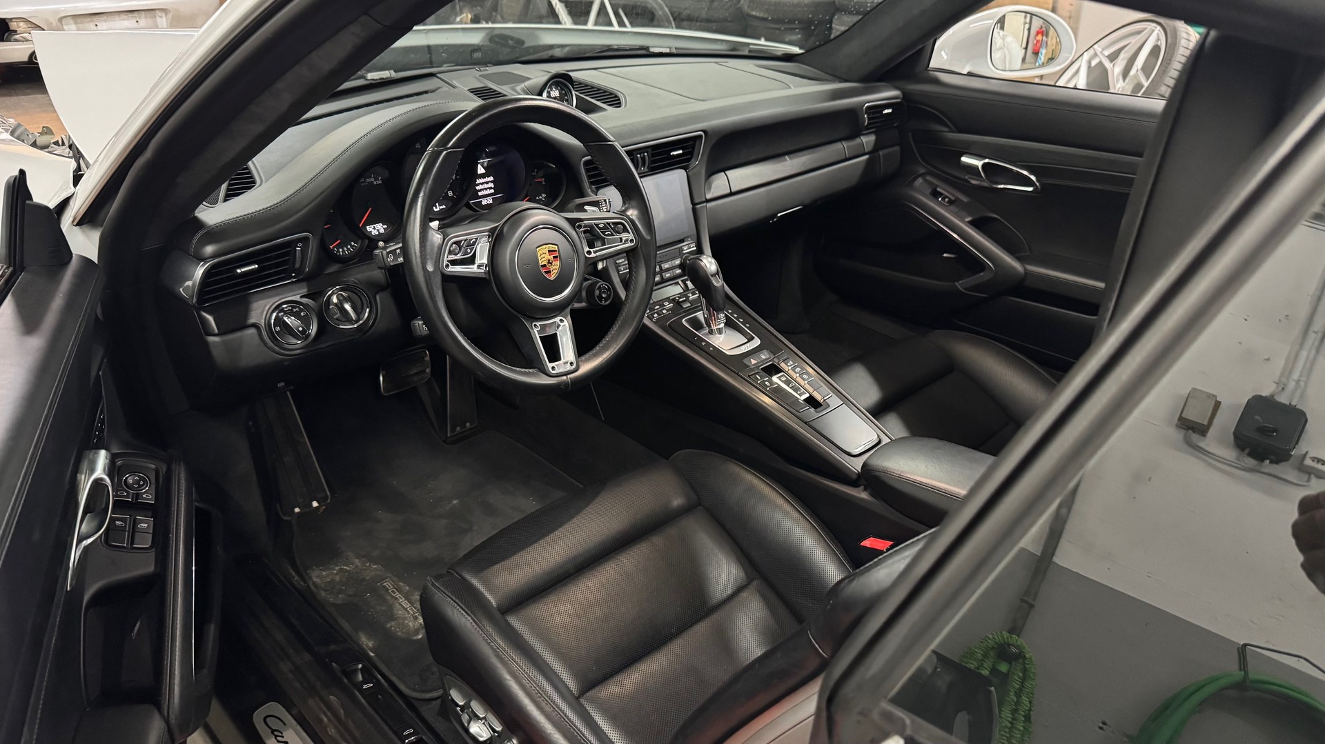 PORSCHE 911 Carrera 4 GTS PDK-image-9