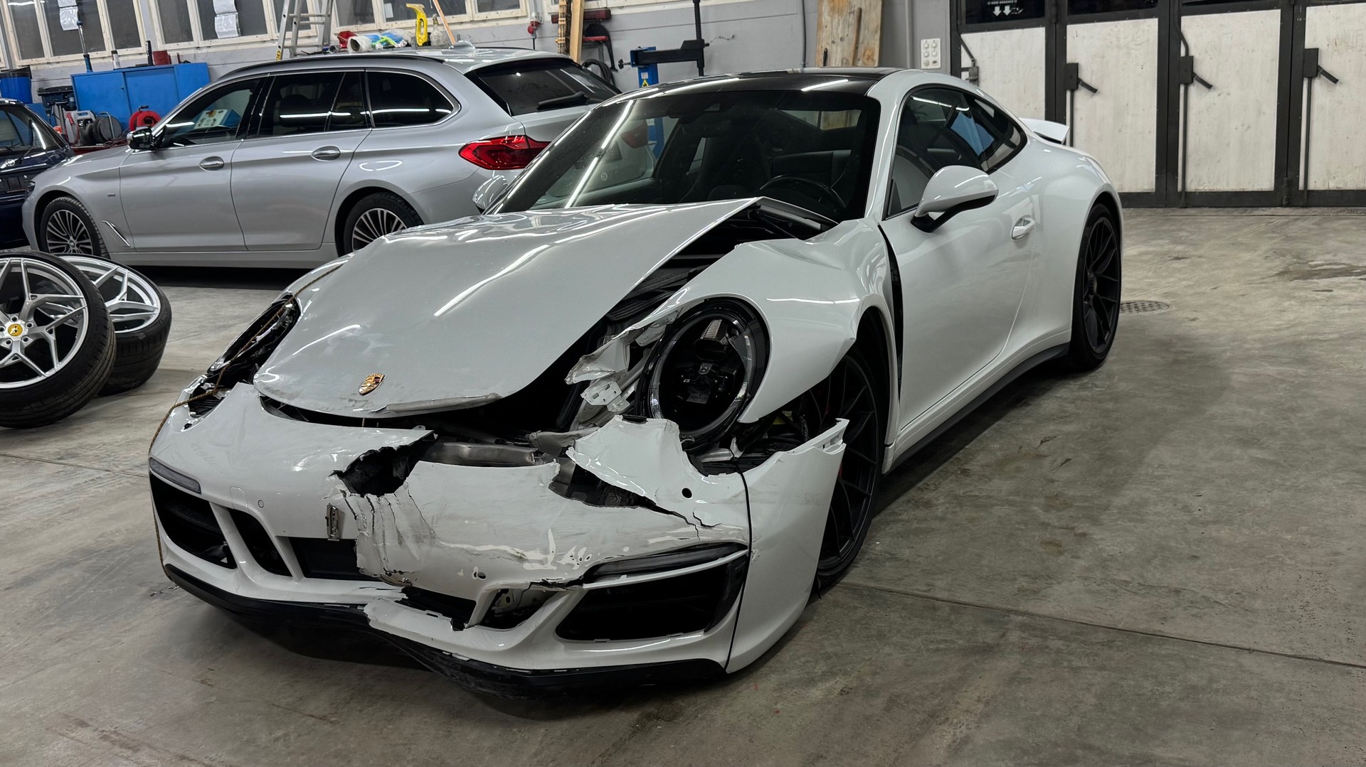 PORSCHE 911 Carrera 4 GTS PDK-image-1