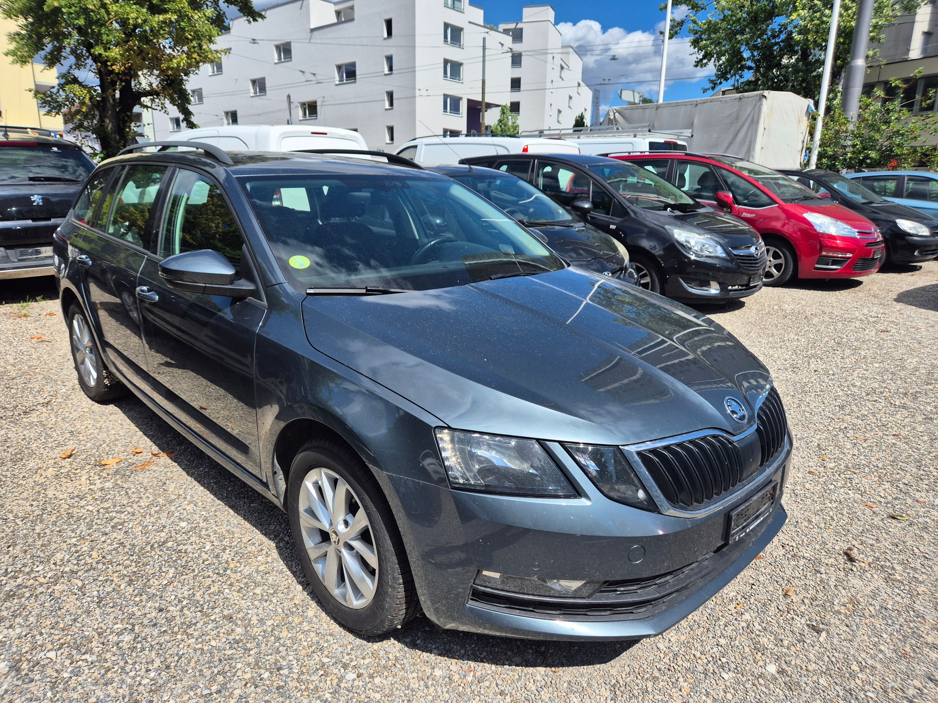 SKODA Octavia Combi 1.6 TDI Ambition DSG-image-1