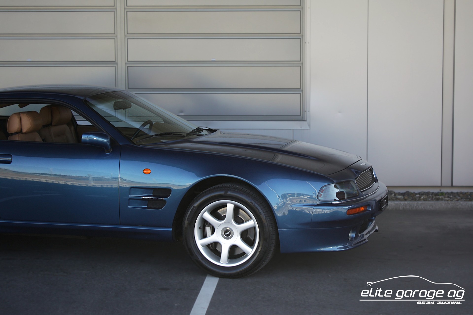 ASTON MARTIN V8 Coupé-image-8