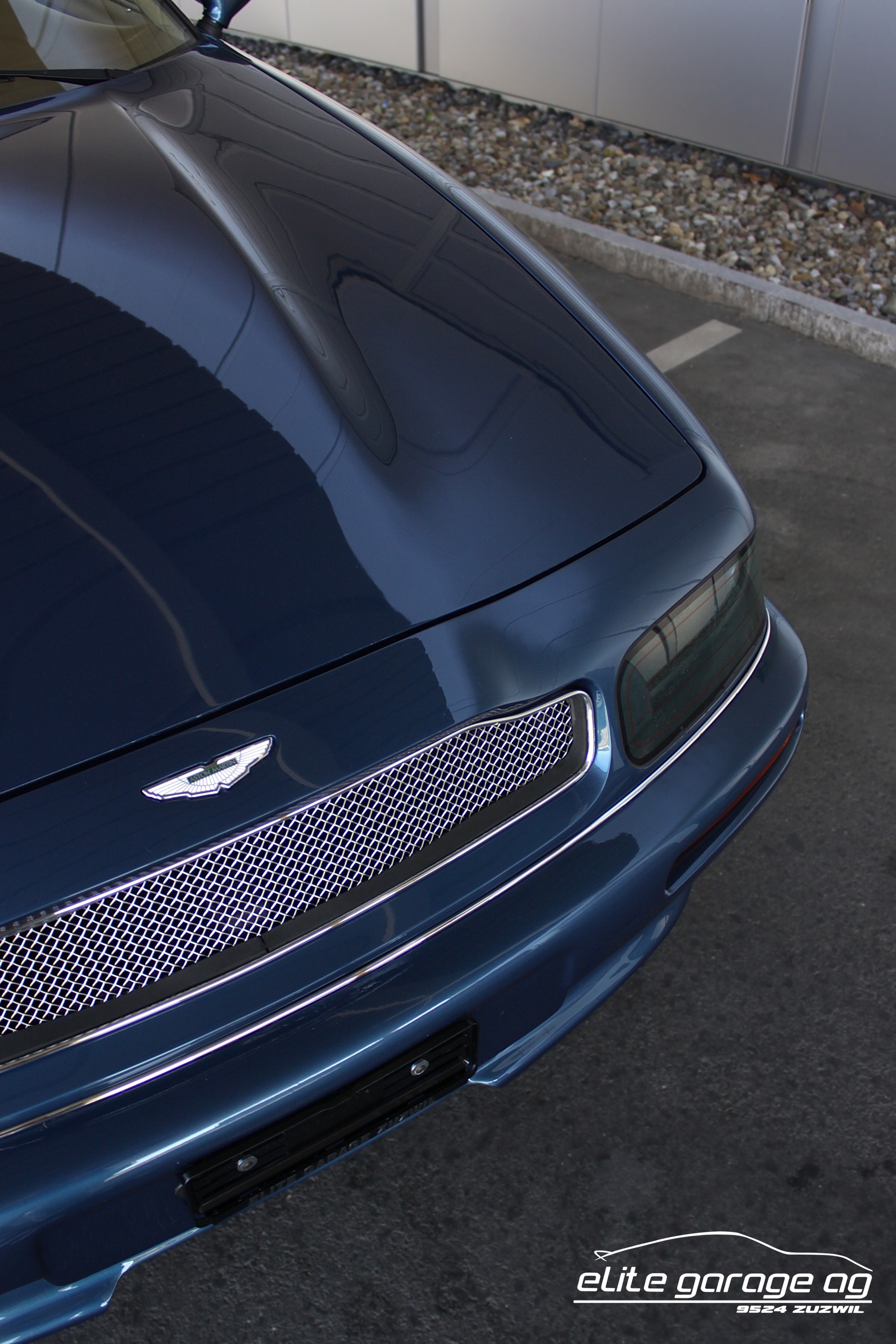 ASTON MARTIN V8 Coupé-image-11