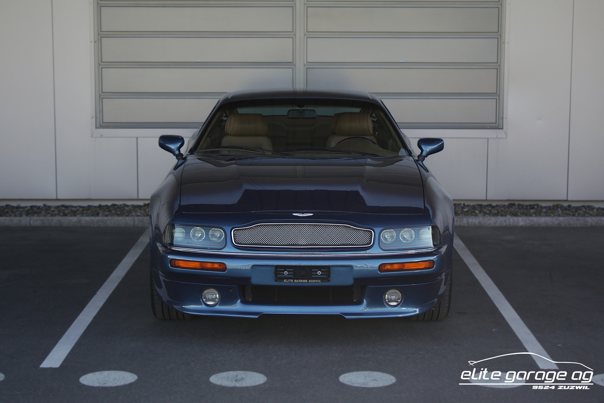 ASTON MARTIN V8 Coupé-image-7