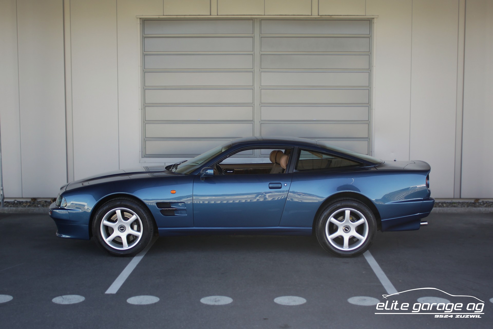 ASTON MARTIN V8 Coupé-image-1