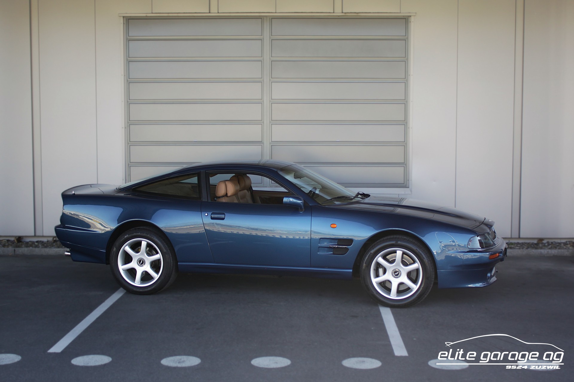 ASTON MARTIN V8 Coupé-image-6
