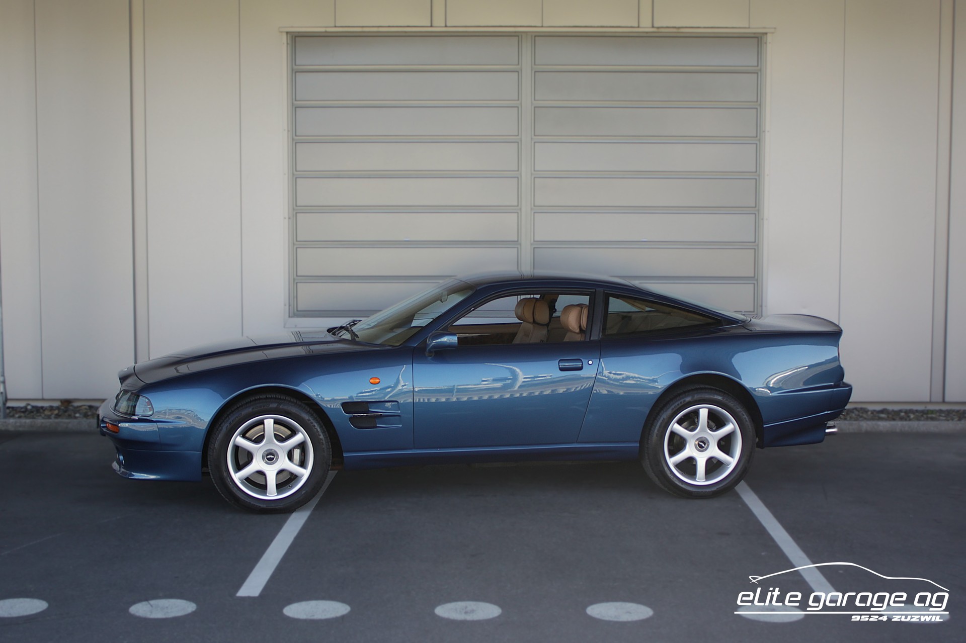 ASTON MARTIN V8 Coupé-image-0