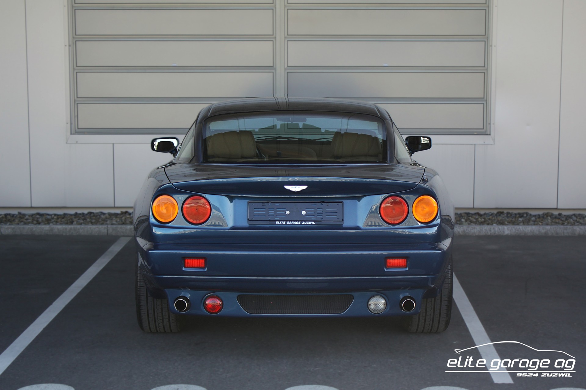 ASTON MARTIN V8 Coupé-image-3
