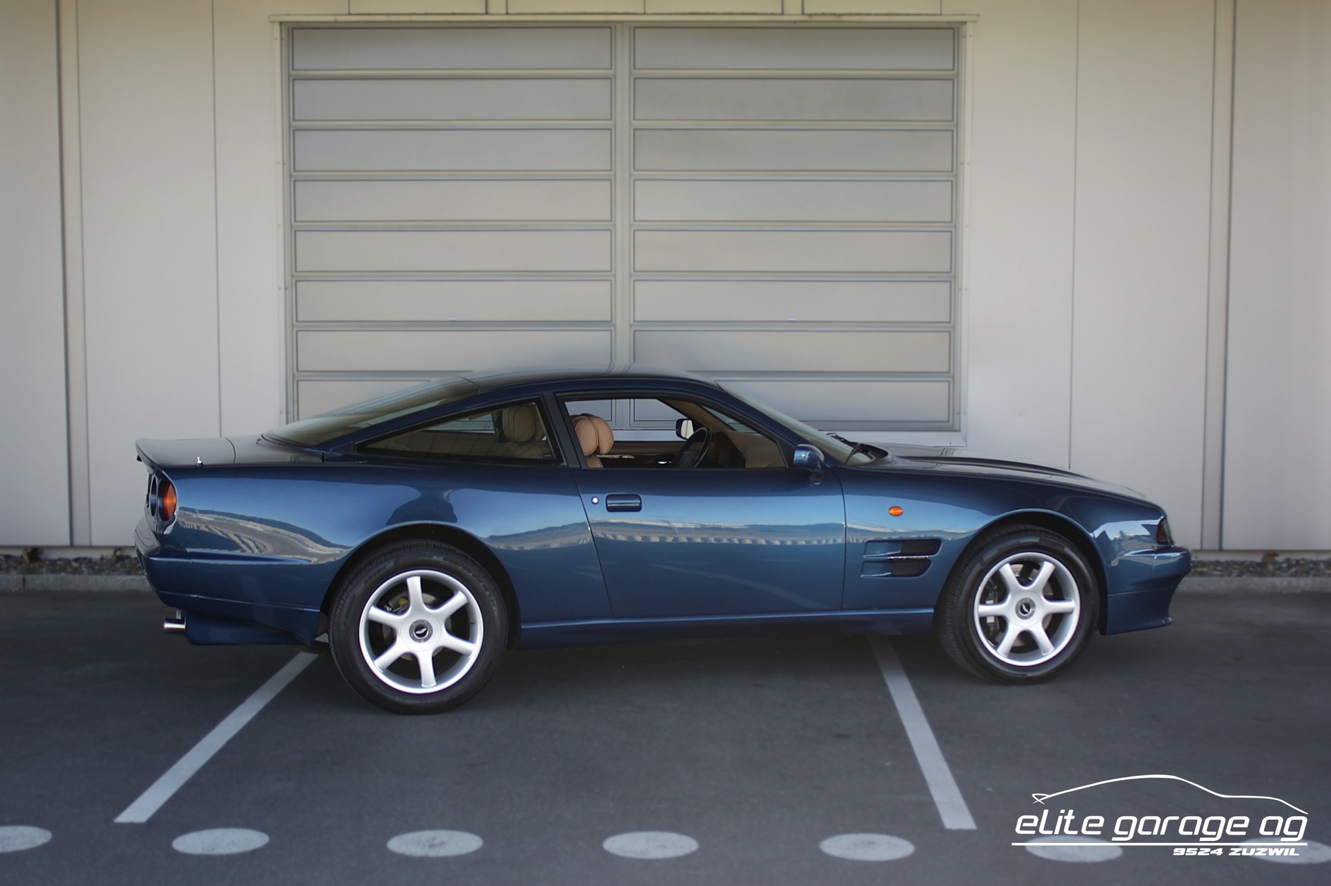 ASTON MARTIN V8 Coupé-image-4