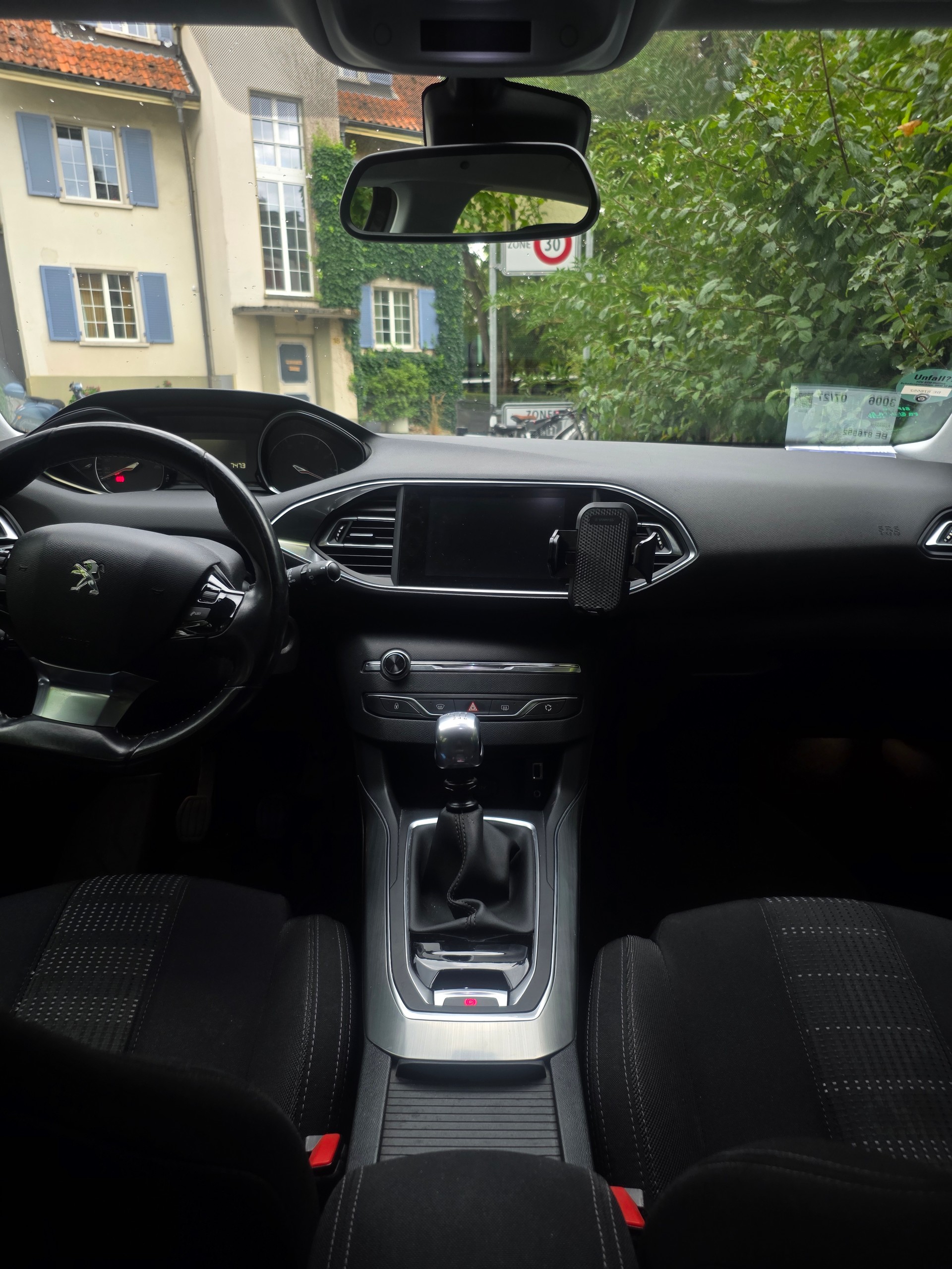 PEUGEOT 1.2 Pure Tech Allure-image-3