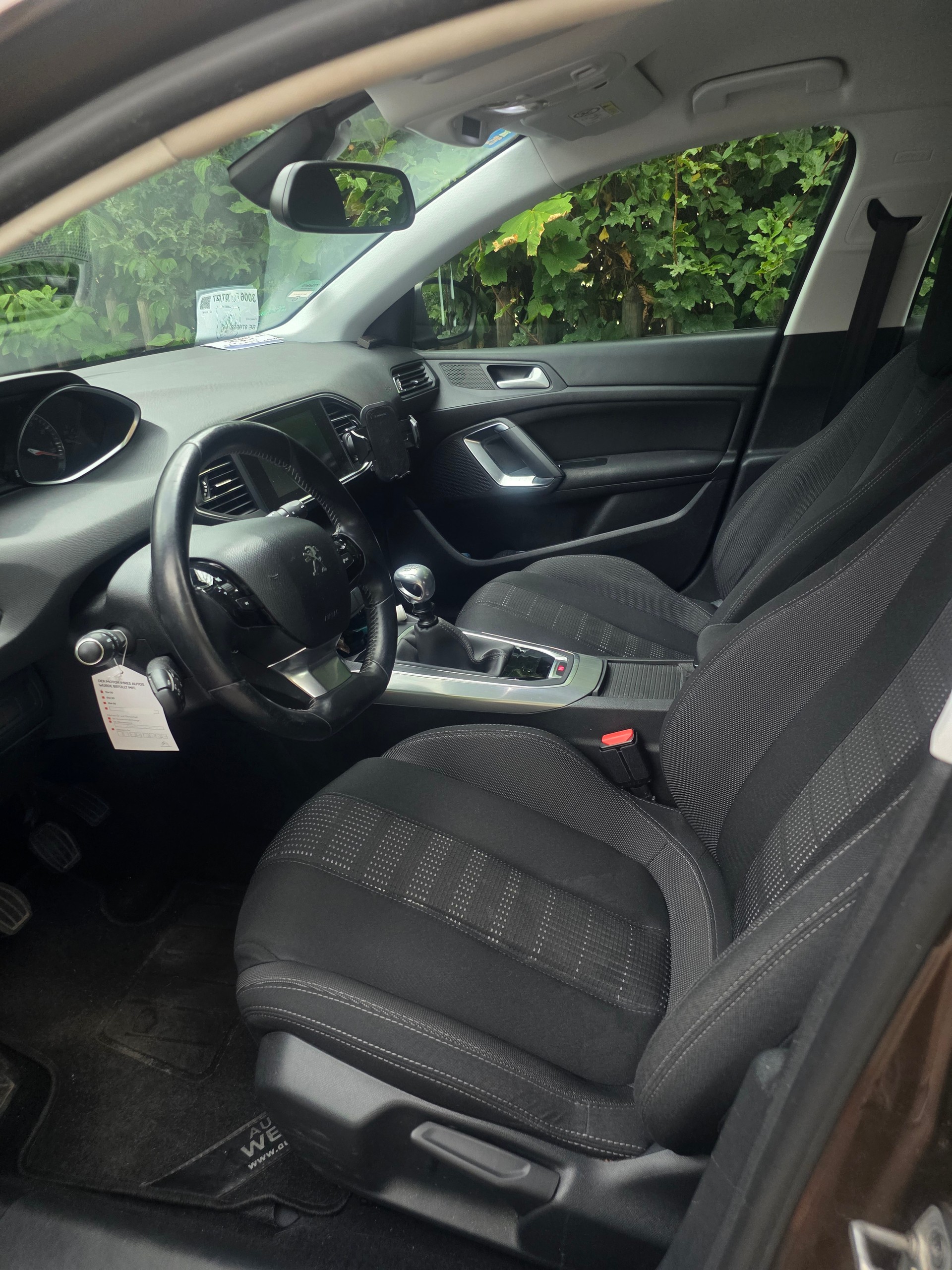 PEUGEOT 1.2 Pure Tech Allure-image-2