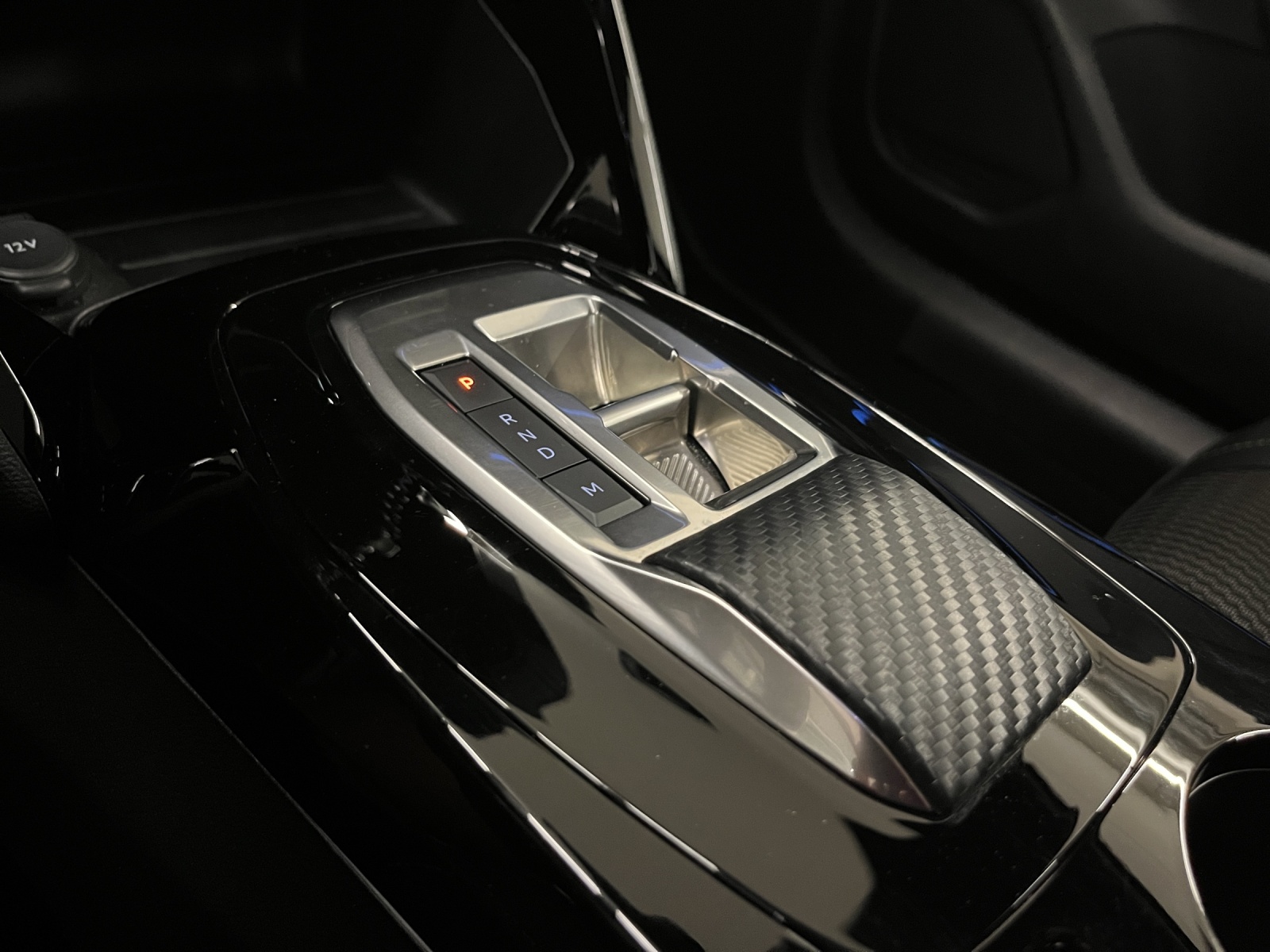 PEUGEOT 208 1.2 Hybrid GT-image-11