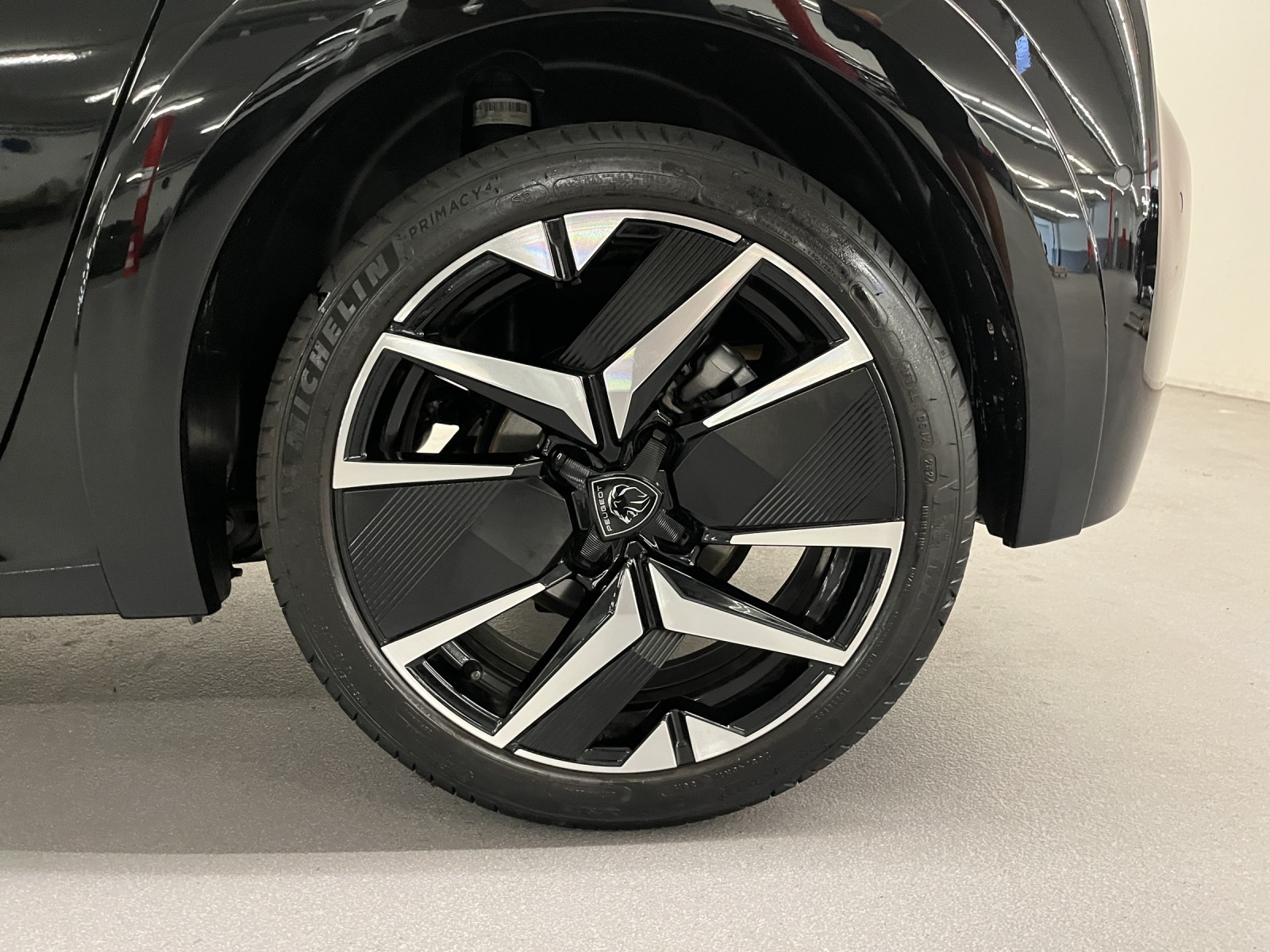 PEUGEOT 208 1.2 Hybrid GT-image-16