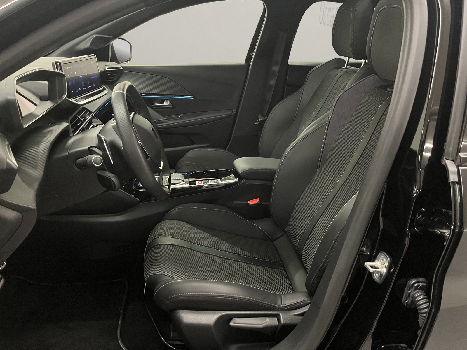 PEUGEOT 208 1.2 Hybrid GT-image-6