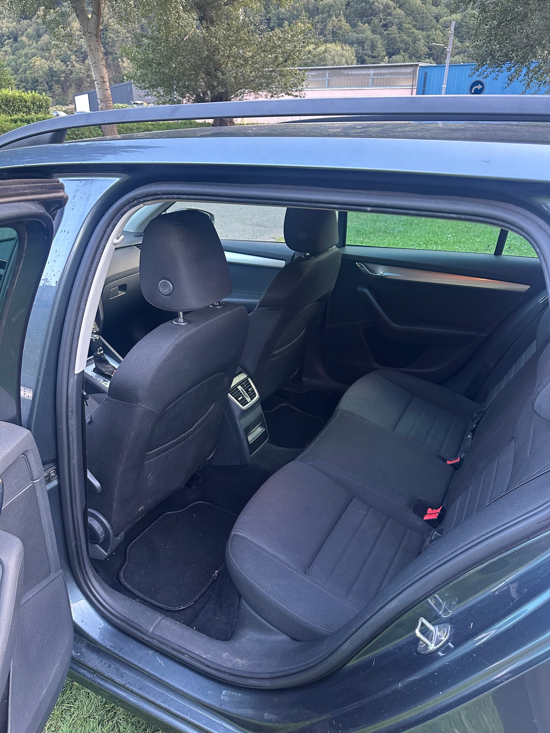SKODA 1.4 TSI 140 Elegance DSG-image-4