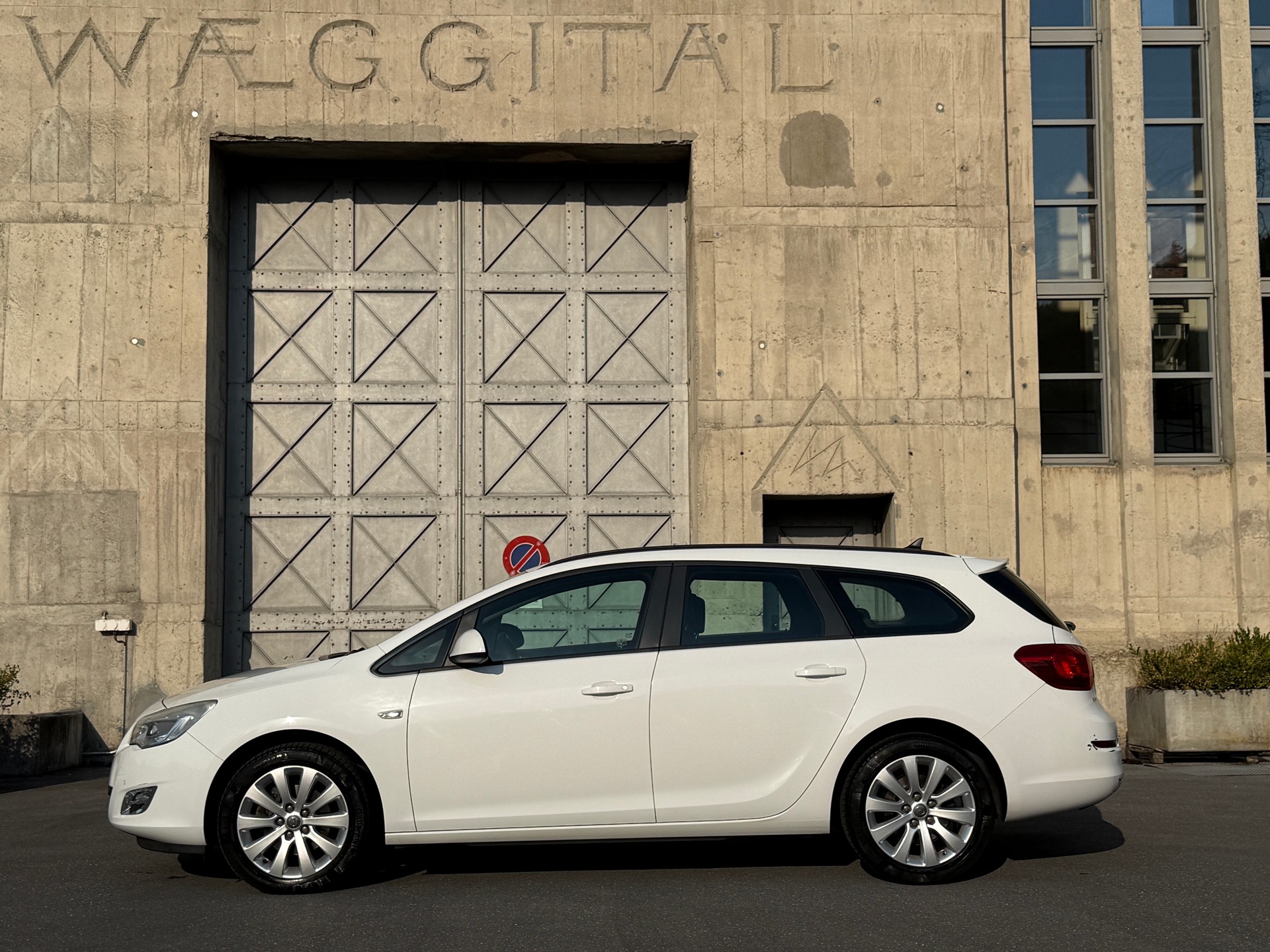OPEL Astra SportsTourer 1.7 CDTi Enjoy-image-1
